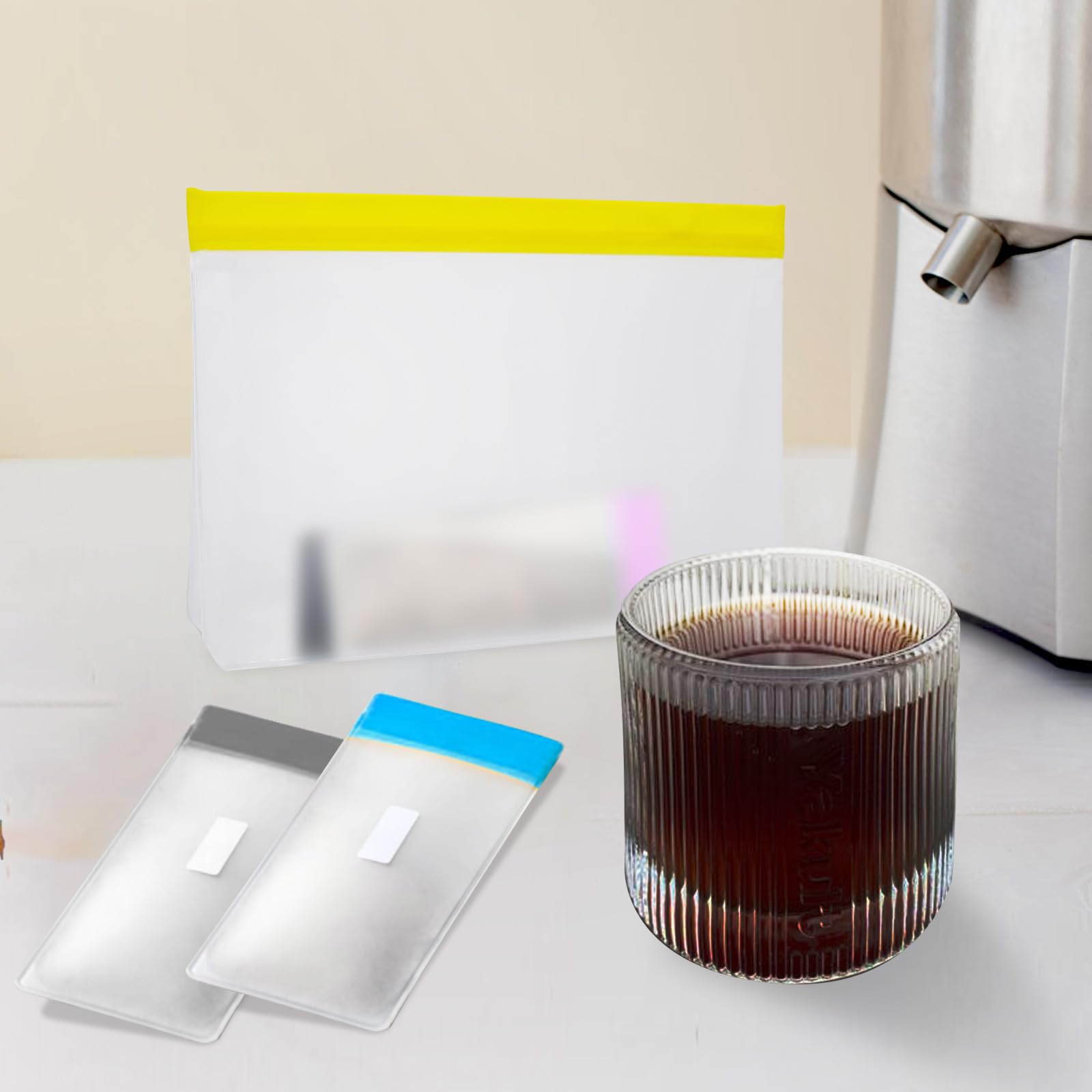 Proteinpulver-Reisebehälter-Set mit 4 Trichtern, 4 Löffeln, 4 Blatt-Etiketten, wiederverwendbarer Pulver-Ergänzungsbehälter, 28 Einzeldosisbeutel, 4 große tragbare Puder-Organizer mit