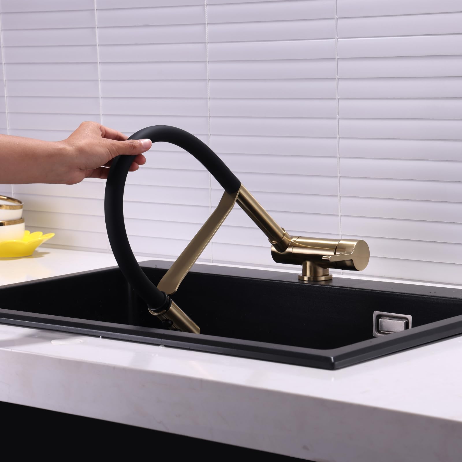 ZYCHSJXA Kitchen Tap Pull Out 2 Modes Folding Mixer Flexi Pipes 360° Swivel Sink Faucet Brushed Gold