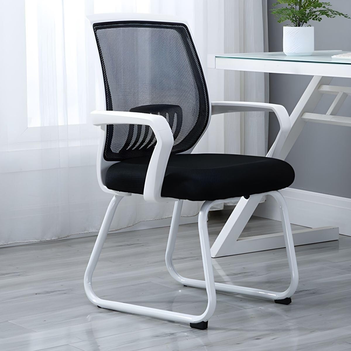 Komercyjny zestaw krzeseł konferencyjnych z podparciem lędźwiowym do recepcji i spotkań w biurze - 4-częściowy biało-czarny ergonomiczny design