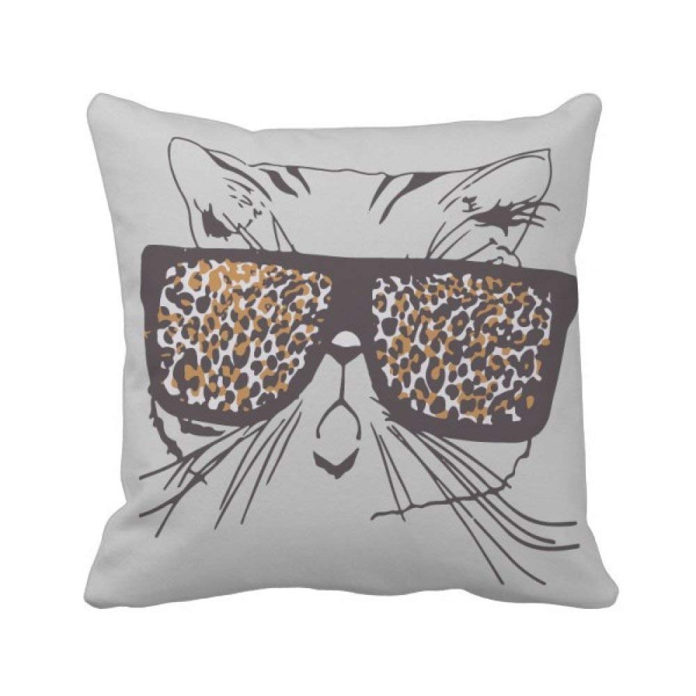 Coussin imprimé léopard chat pour décorer un canapé cosy de salon