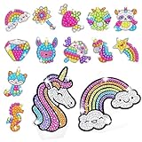 🌈【Mädchen Geschenke 7 jahre】 1. Es kann eine Vielzahl von Mustern ausgewählt werden, was die Spielbarkeit und das Interesse erhöht. 2. Die Größe / Schwierigkeit / Thema ist eher für 3-8-Jährige geeignet: Das großformatige Diamantgemälde kann leicht dazu führen, dass das Kind auf halbem Weg die Geduld verliert. 3.3 in 1: Es ist ein Diamantgemälde, aber auch ein Aufkleber und ein Rucksackornament. Dekorieren Sie eine Wasserflasche oder ein Notizbuch als Aufkleber.
