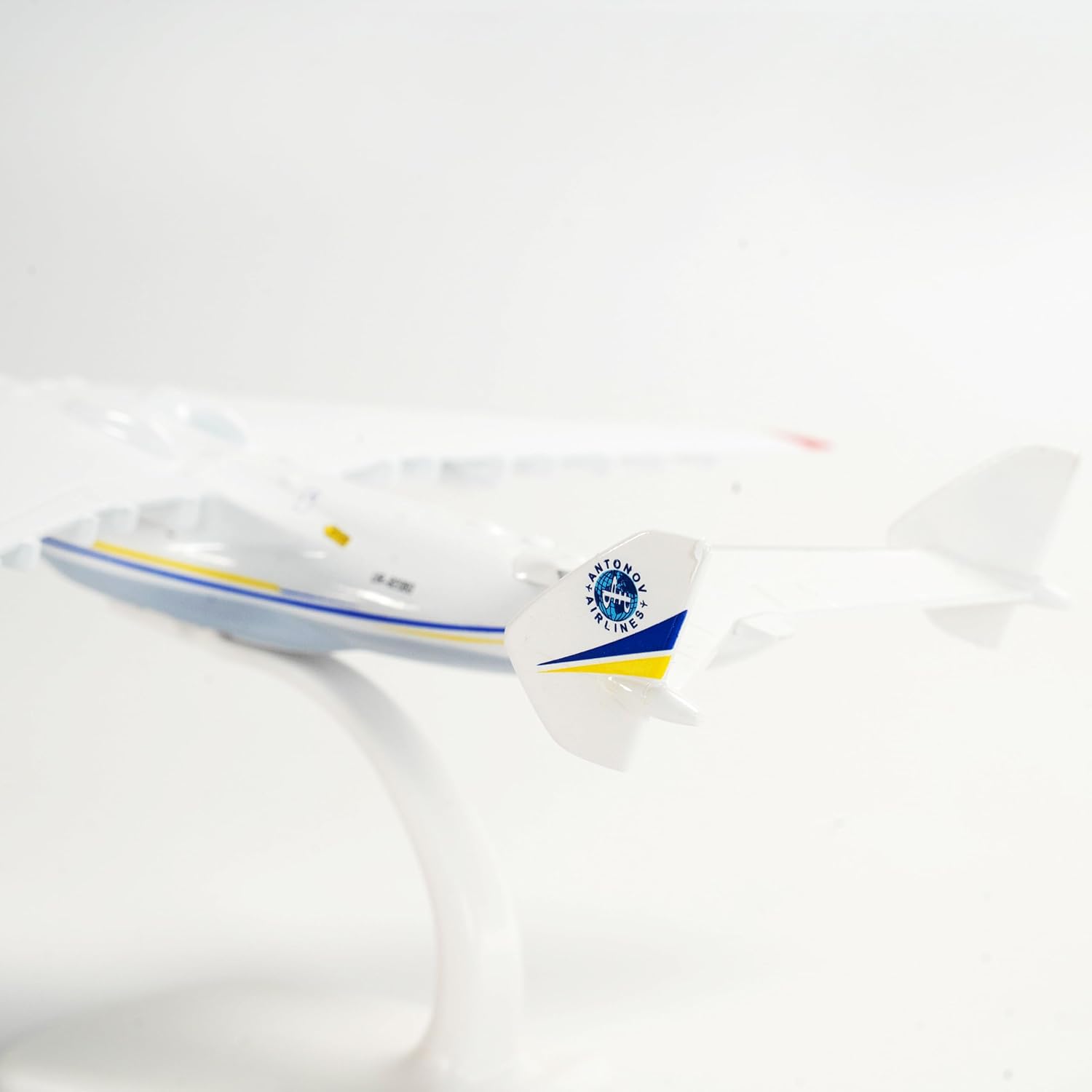 Stratosphere Model Antonov An-225 Mriya Diecast Aircraft 1:300 Scale, World's Largest Airplane Ukraine Livery with Display Frame, Pins & Card Pack, Collector's Edition
