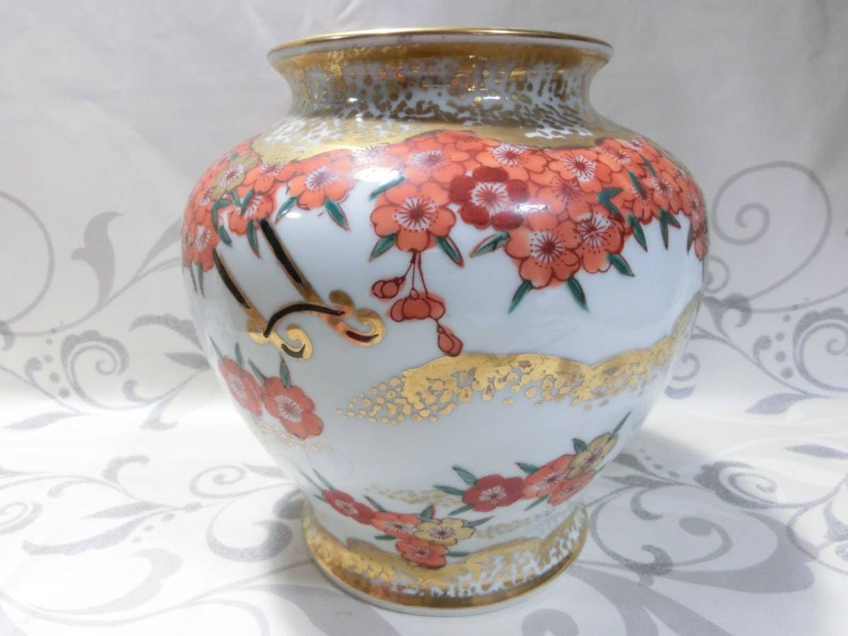 秀峰 作 勝木陶仙堂 金彩 金襴手 桜花御所車文 花瓶 花器 壺 : 有田焼 秀峰 作 勝木陶仙堂 金彩 金襴手 桜花御所車文 花瓶 花器 壺 : 有田焼