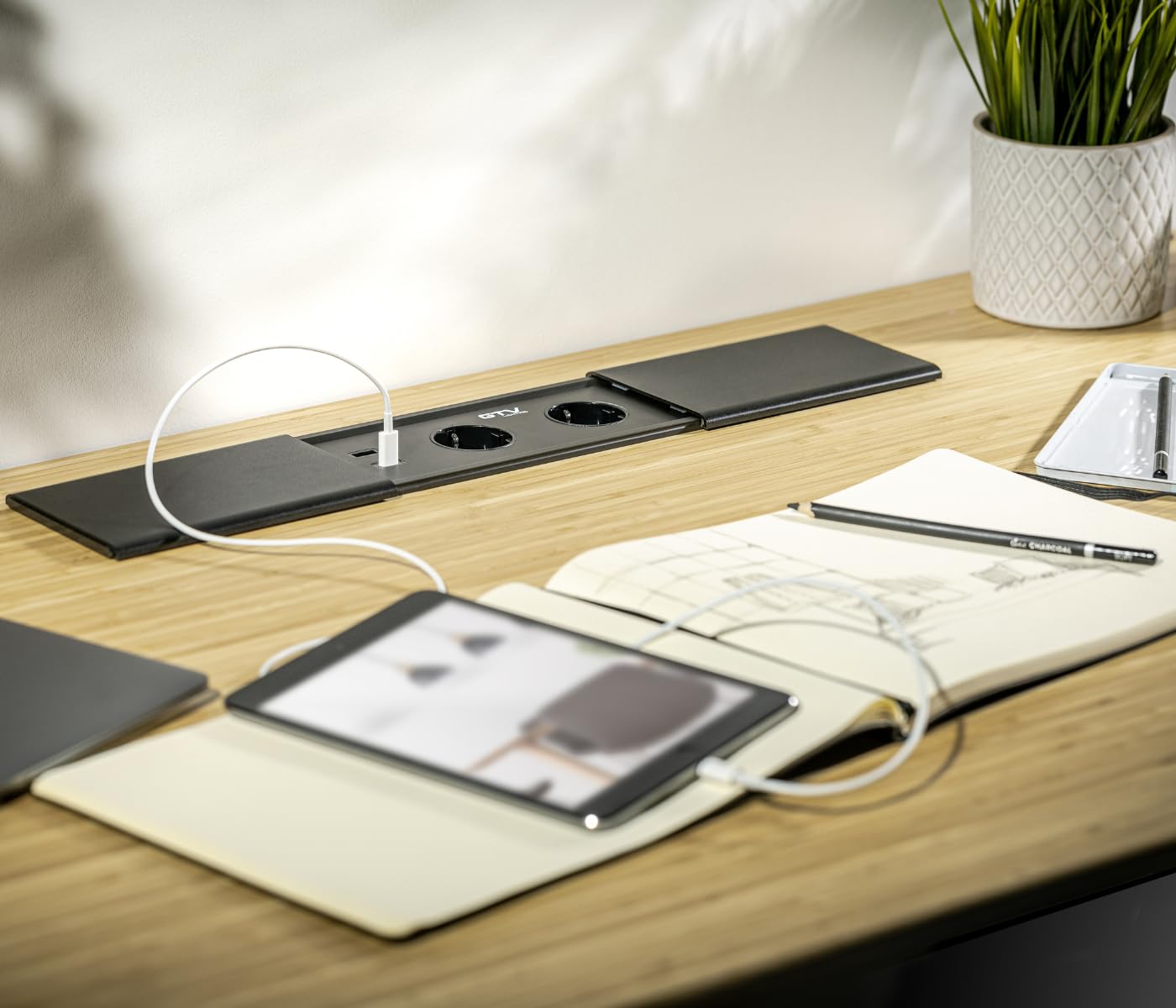 GTV - Gniazdo meblowe Prestino, 2 x gniazdko Schuko, 1 x USB A, 1 x USB C, 1 x RJ45 1 x HDMI, długość kabla 1,5 m, kolor czarny, do biurka, blatu stołu, kuchni i biura
