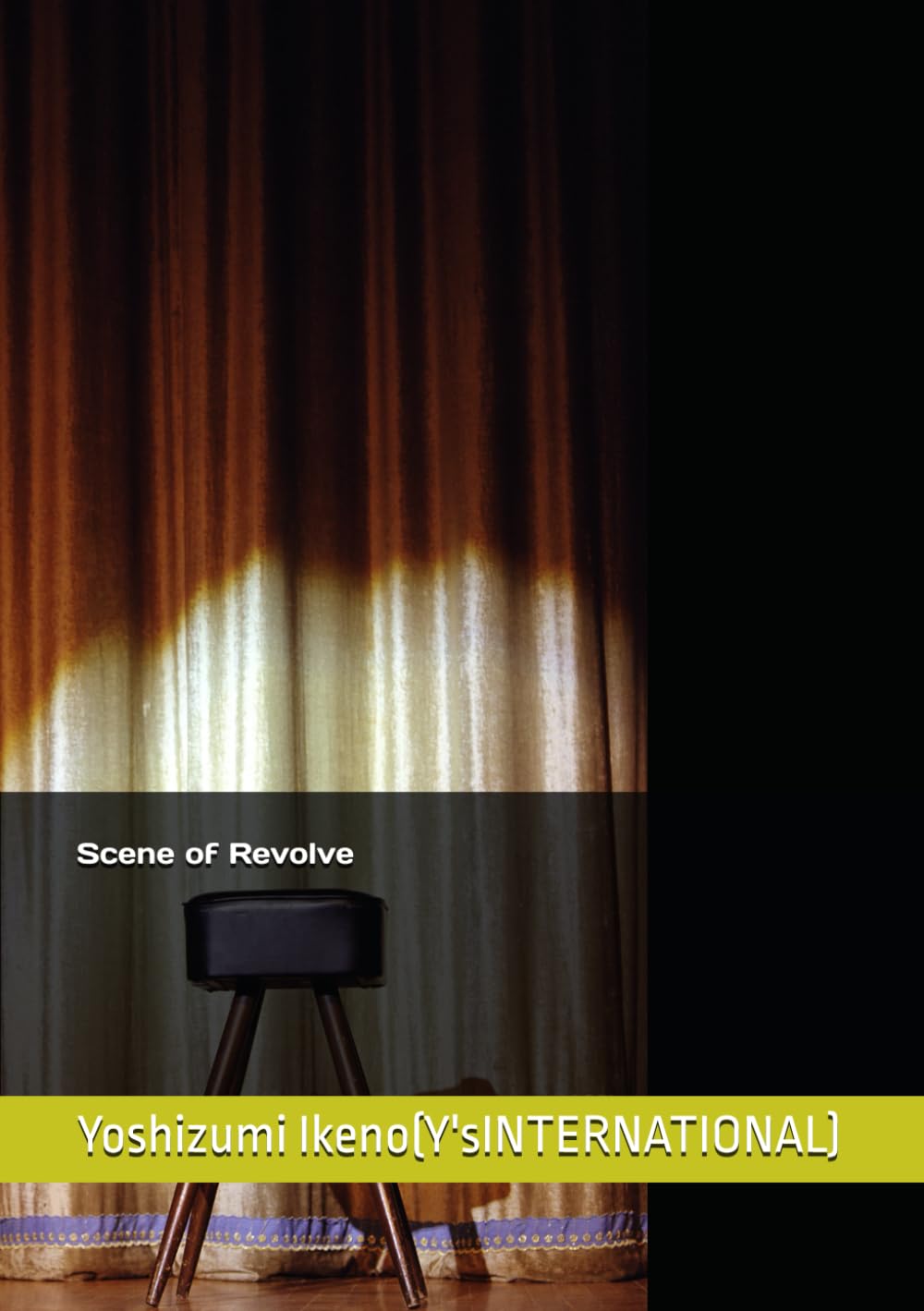 ＳＣＥＮＥ　ＯＦ　ＲＥＶＯＬＶＥ
