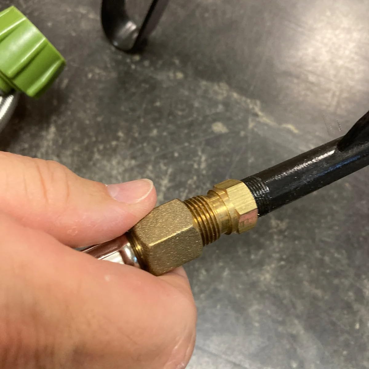 Bayou Classic Manguera trenzada de acero inoxidable/conjunto regulador, 5-PSI