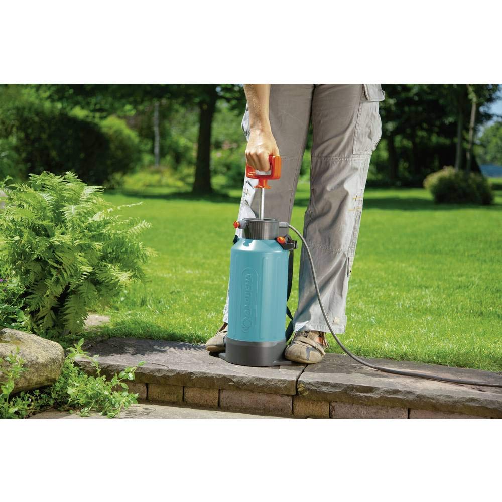 Gardena Classic opryskiwacz ciśnieniowy 5 l: urządzenie natryskowe ze wskaźnikiem poziomu napełnienia, stojak, pasek do noszenia, dysza płaska, dysza do natryskiwania pod ostrzem (828-20)
