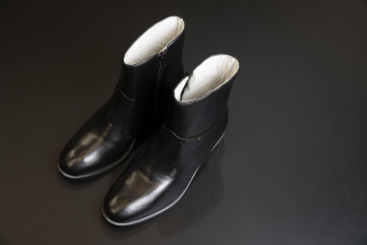 Bota Cano Alto Masculino Social 100% Em Couro Legítimo 210 em promoção! Veja a oferta e mais achadinhos de Botas & Coturnos Masculinos 6 Hoje é o melhor dia para comprar Bota Cano Alto Masculino Social 100% Em Couro Legítimo 210 com aquele preço maroto! Promoção! Aproveite a oferta! 6