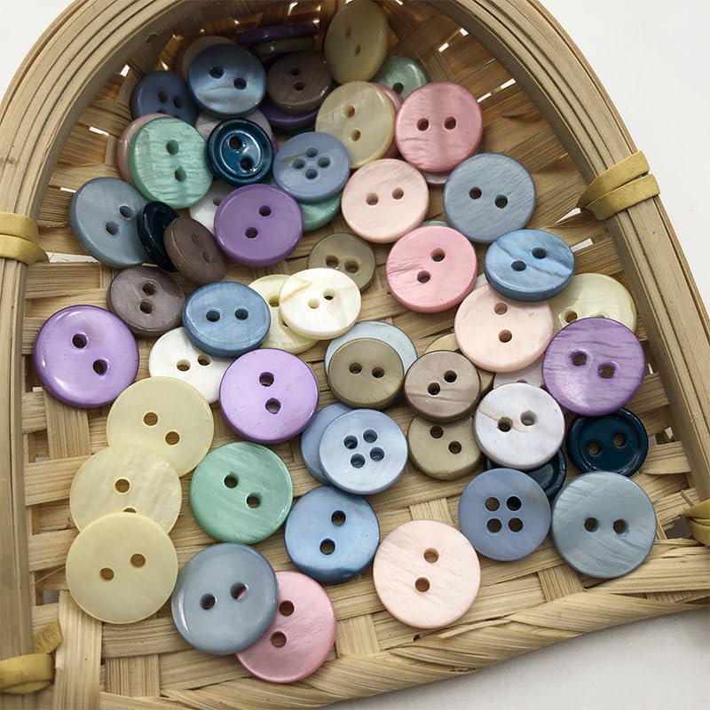 Lot de 10 boutons ronds en coquillage naturel - 2 trous - Pour couture Lot de 10 boutons ronds en coquillage naturel - 2 trous - Pour couture