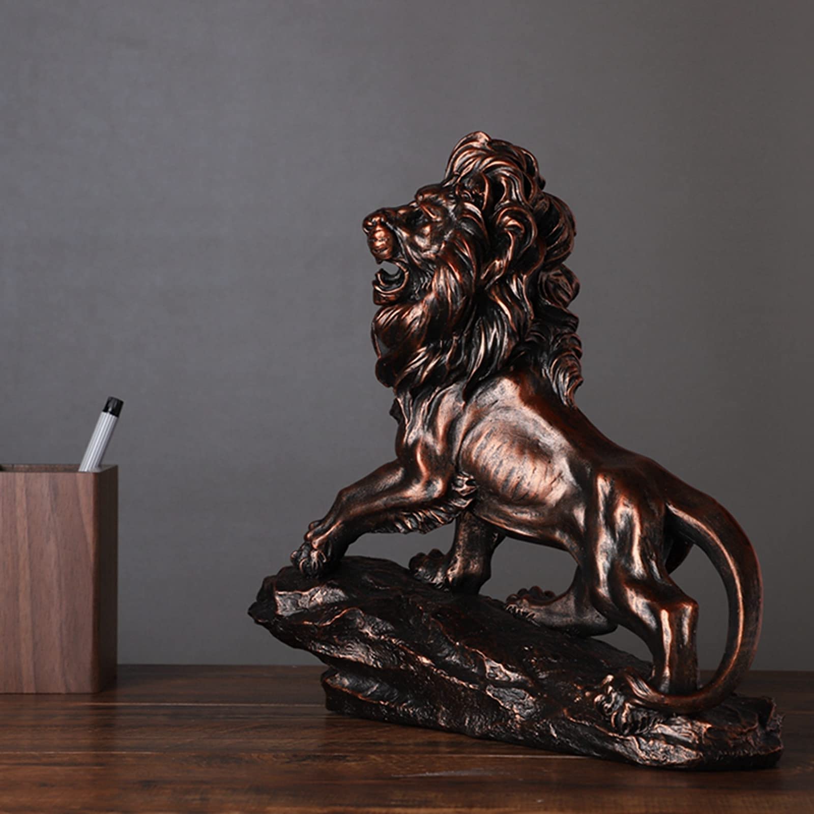 Amazon.co.jp: TTYU ライオン像、崖の上に立っているとどろくライオン