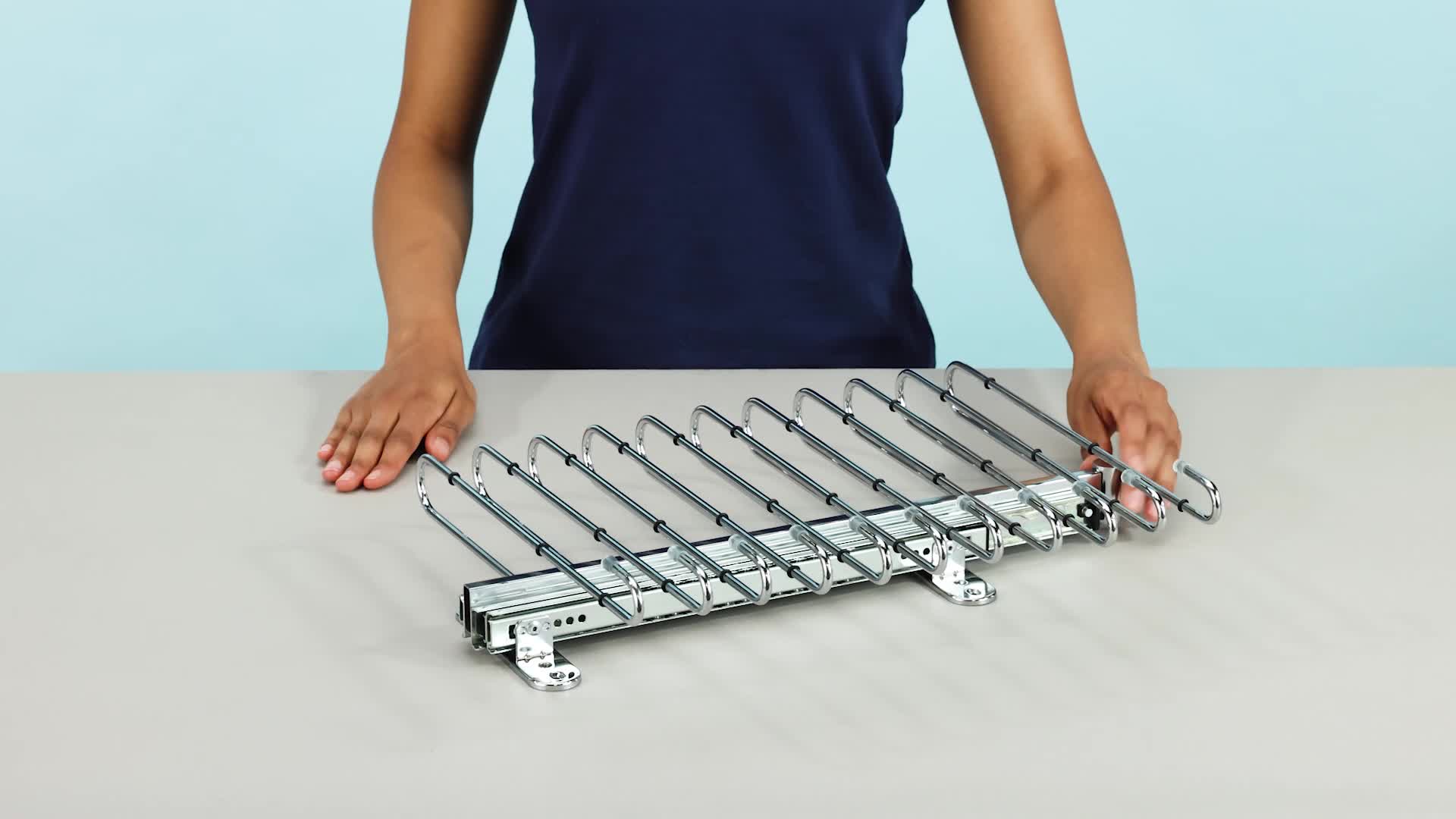 BROEKENREK UITTREKBAAR EMUCA CE staal steengrijs gecoat*VUB*onder plank* Furniture Fittings