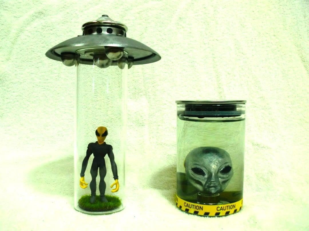 レアUFO3種とエイリアングレイ最強モデルキットとエリア51の警告板