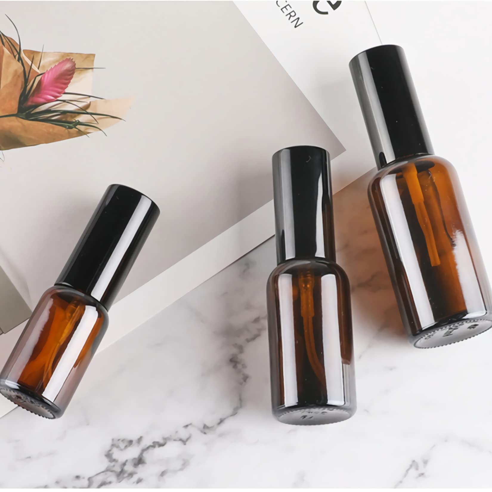 12 Stück, 100ml Braun Glas Nachfüllbar Parfümzerstäuber mit Schwarz Deckeln Sprühflasche Portable Sprühflasche für Reisen Ätherische Öle Parfüm Zubehör