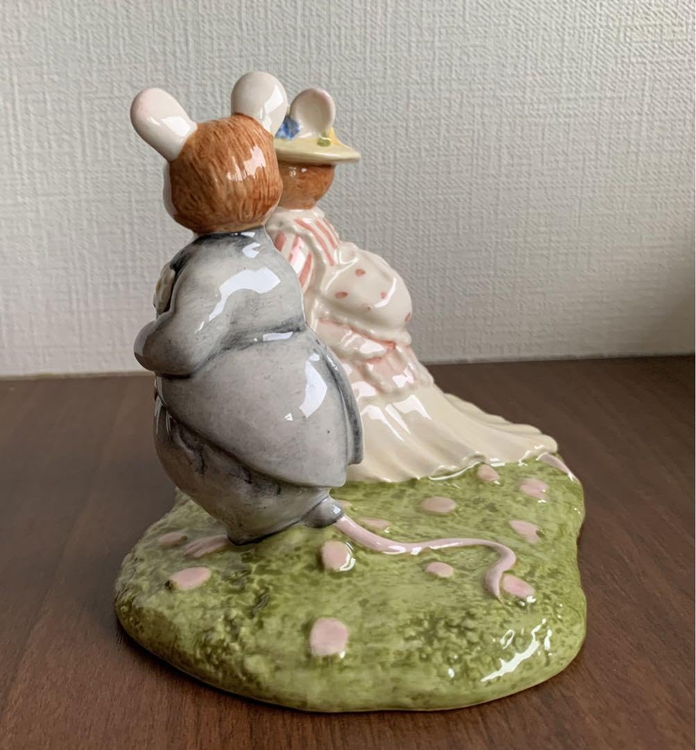 ダスティとポピー 新郎新婦 ブランブリーヘッジ ウェディング　フィギュリン　置物 ダスティとポピー 新郎新婦 ブランブリーヘッジ ウェディングフィギュ