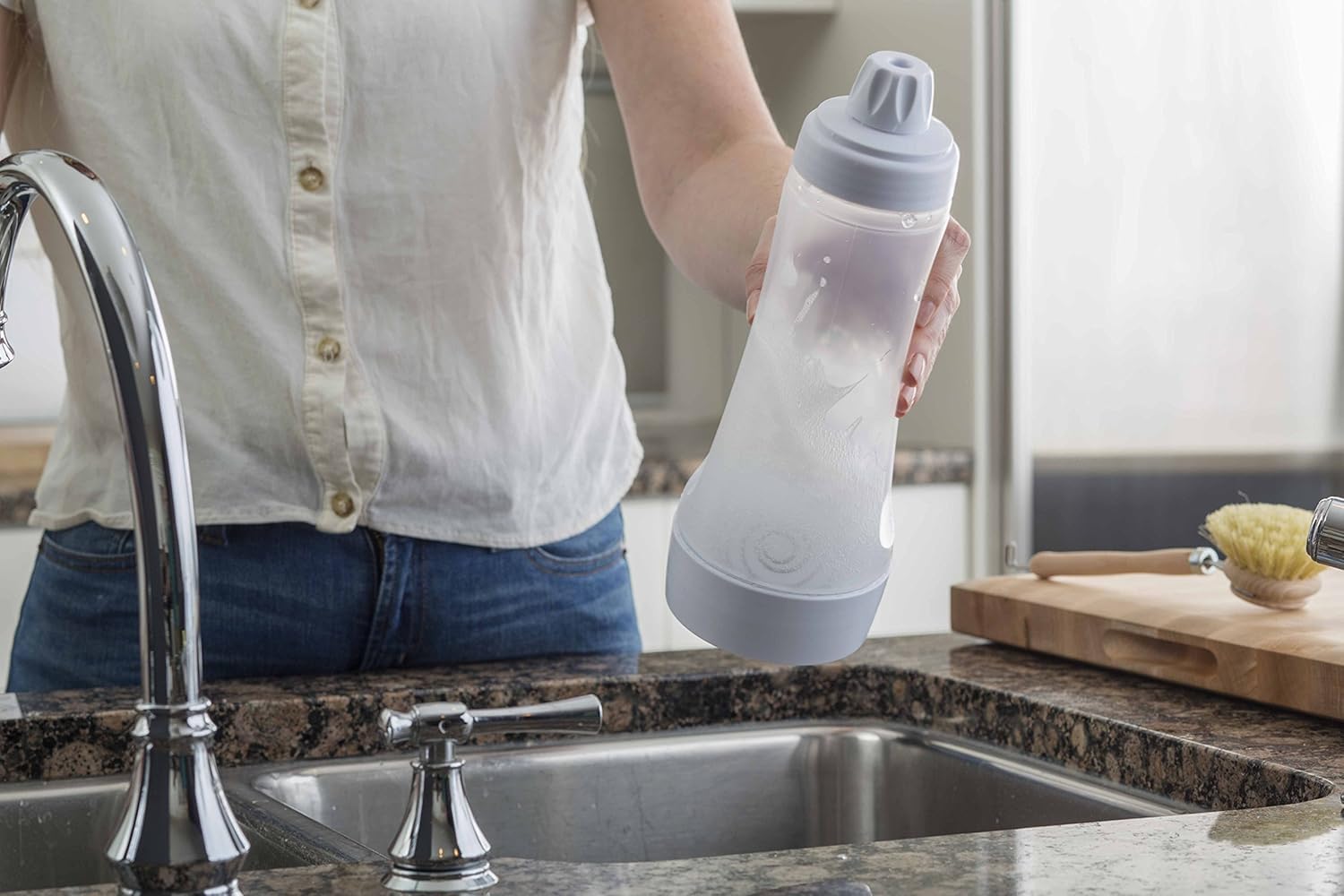 MallArt® Pankek & Krep Hamuru Karıştırma ve Dökme Şişesi – 1 Litre | Ölçü Çizgili, Karıştırıcı Toplu, Sıkma Başlıklı Hamur Hazırlama Şişesi | Kahvaltı & Tatlı Hamuru için Plastik Şişe
