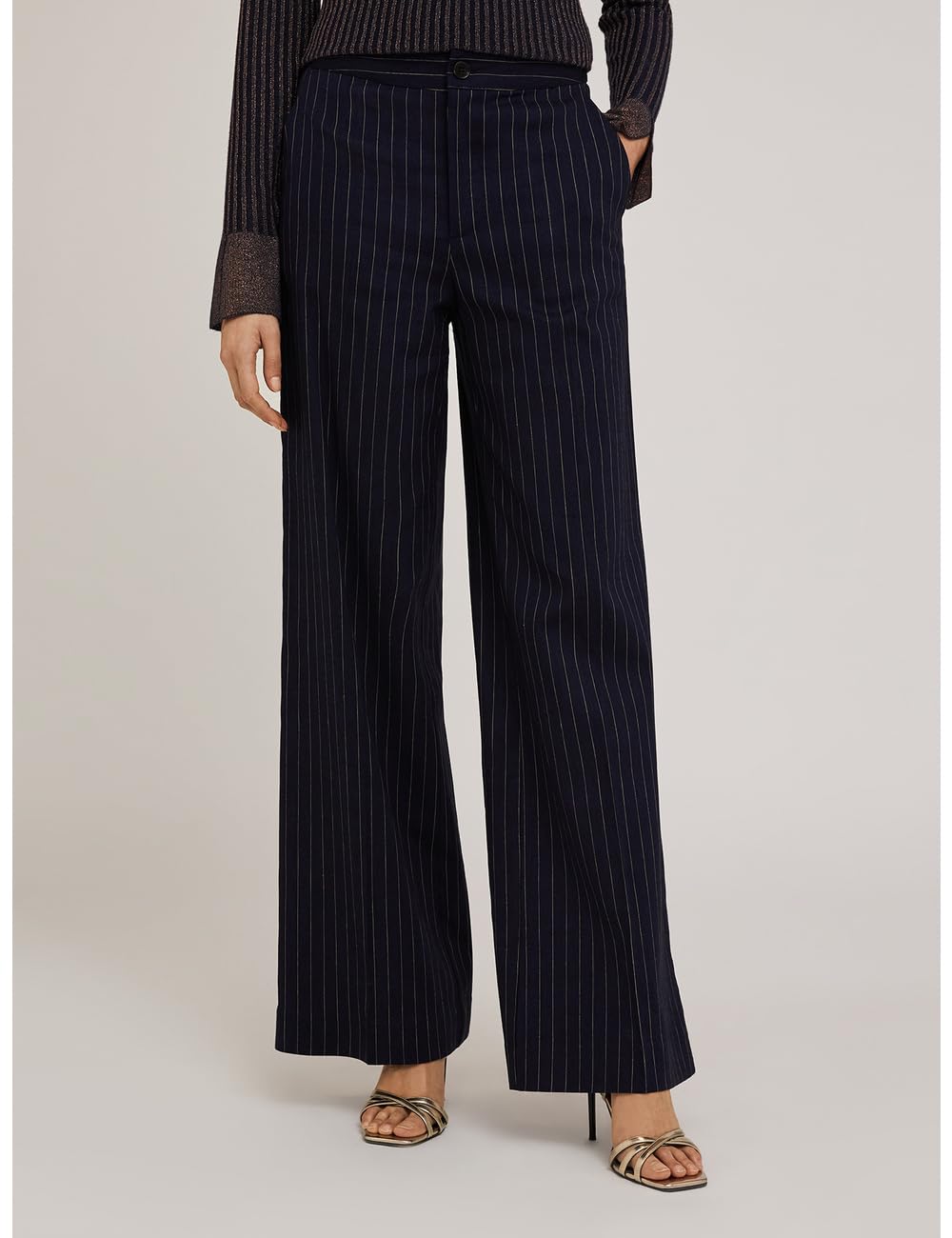 Motivi: Pantaloni Palazzo Fantasia gessata Stagione Primavera Estate 2025.