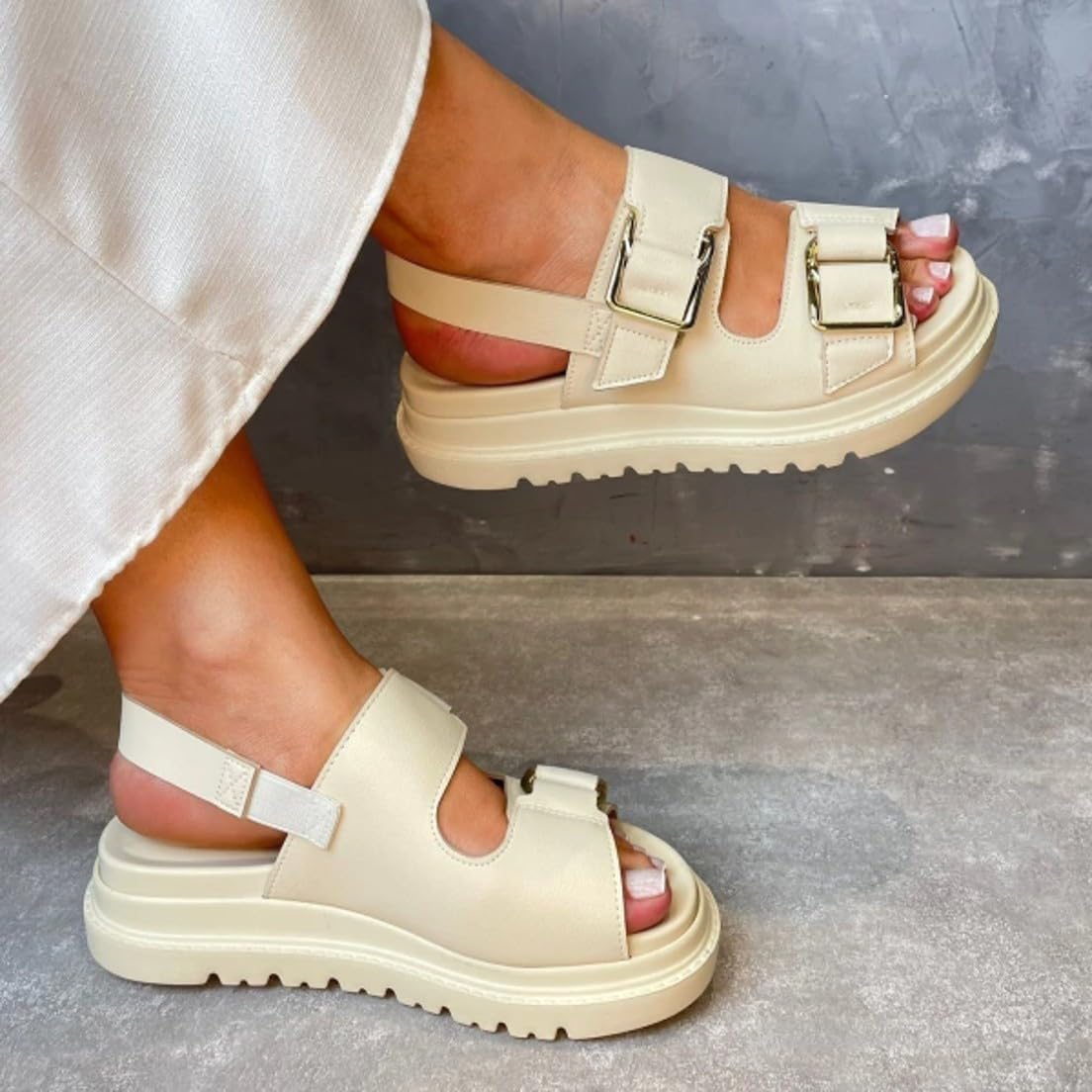 Sandália Plataforma Modare Md25-72001 em promoção! Veja a oferta e mais achadinhos de Sandálias 7 Hoje é o melhor dia para comprar Sandália Plataforma Modare Md25-72001 com aquele preço maroto! Promoção! Aproveite a oferta! 7