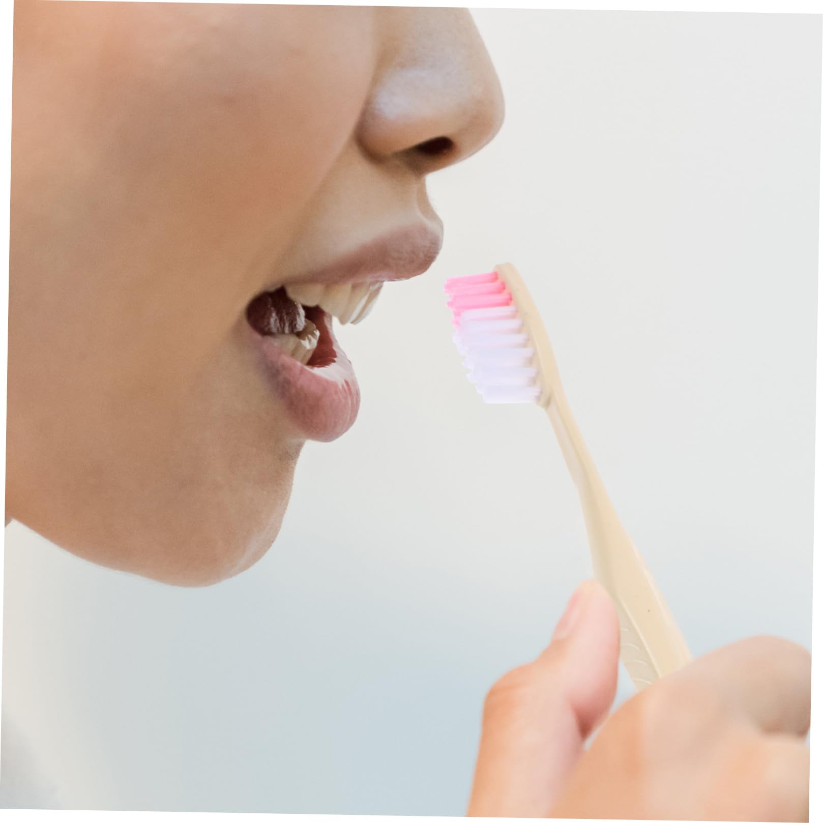 NOLITOY Spazzolino da Denti Manuale Usa e Getta con Dentifricio Confezionato Singolarmente Set da 100 Pezzi per Viaggi Campeggio e Igiene Orale Portatile