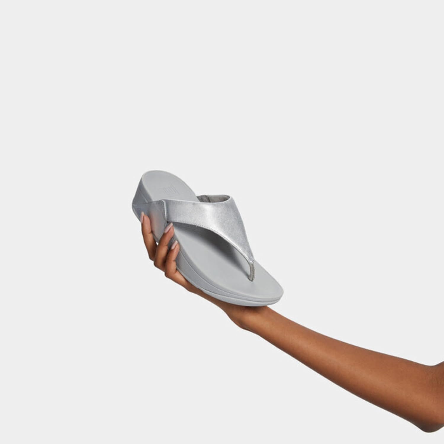 FitFlop™ Womens Lulu Leather Toe-Post Sandal, Silver, Size 8 - Image 8