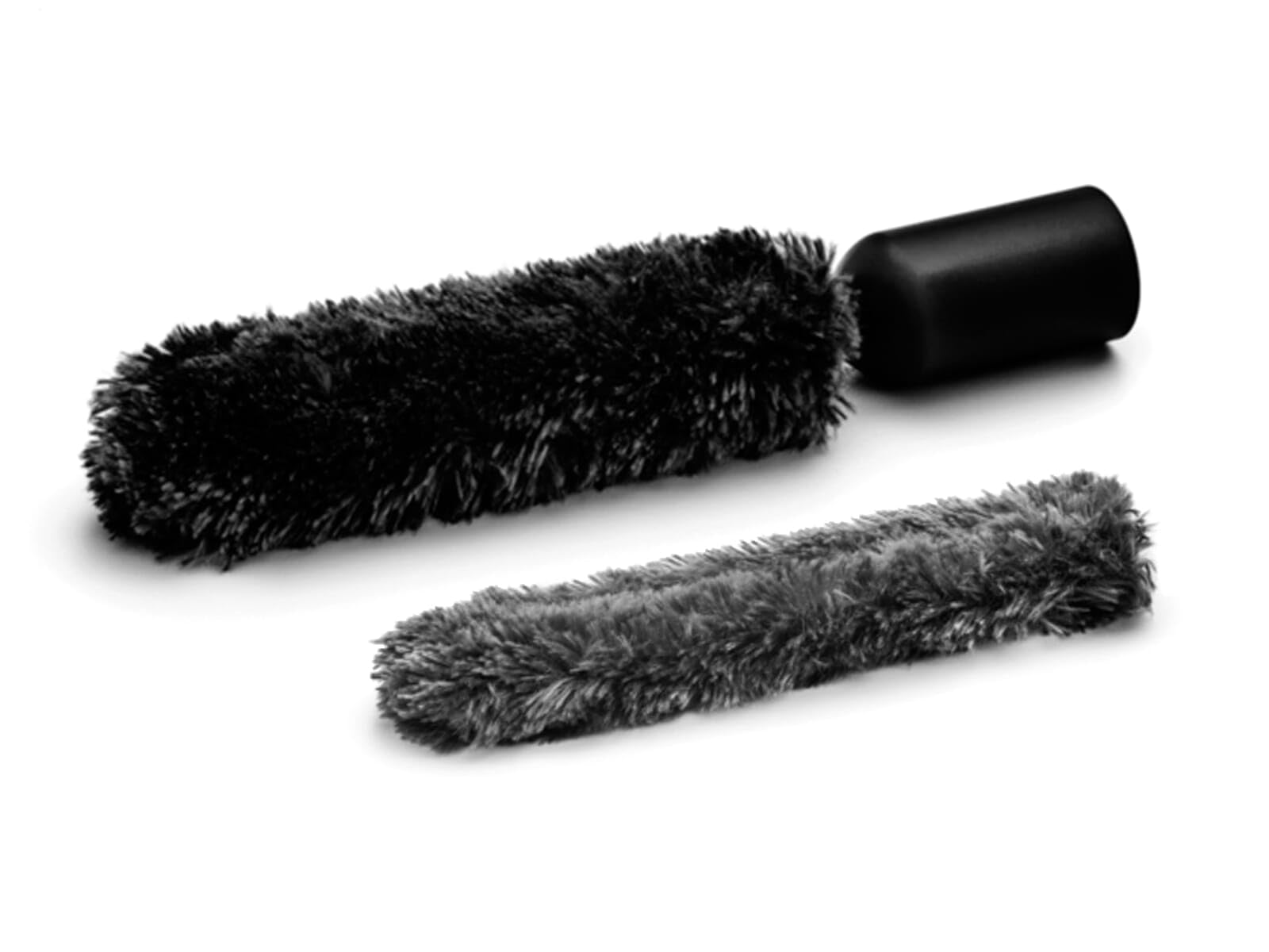 AEG AZE144 - Duster, Vacuum Cleaner Accessory for Gentle Cleaning, Flexible Bendable Head with Telescopic Reach, Soft Scratch-Free Cover for Sensitive Surfaces, Fits 32/35 mm Vacuum Cleaners, Black