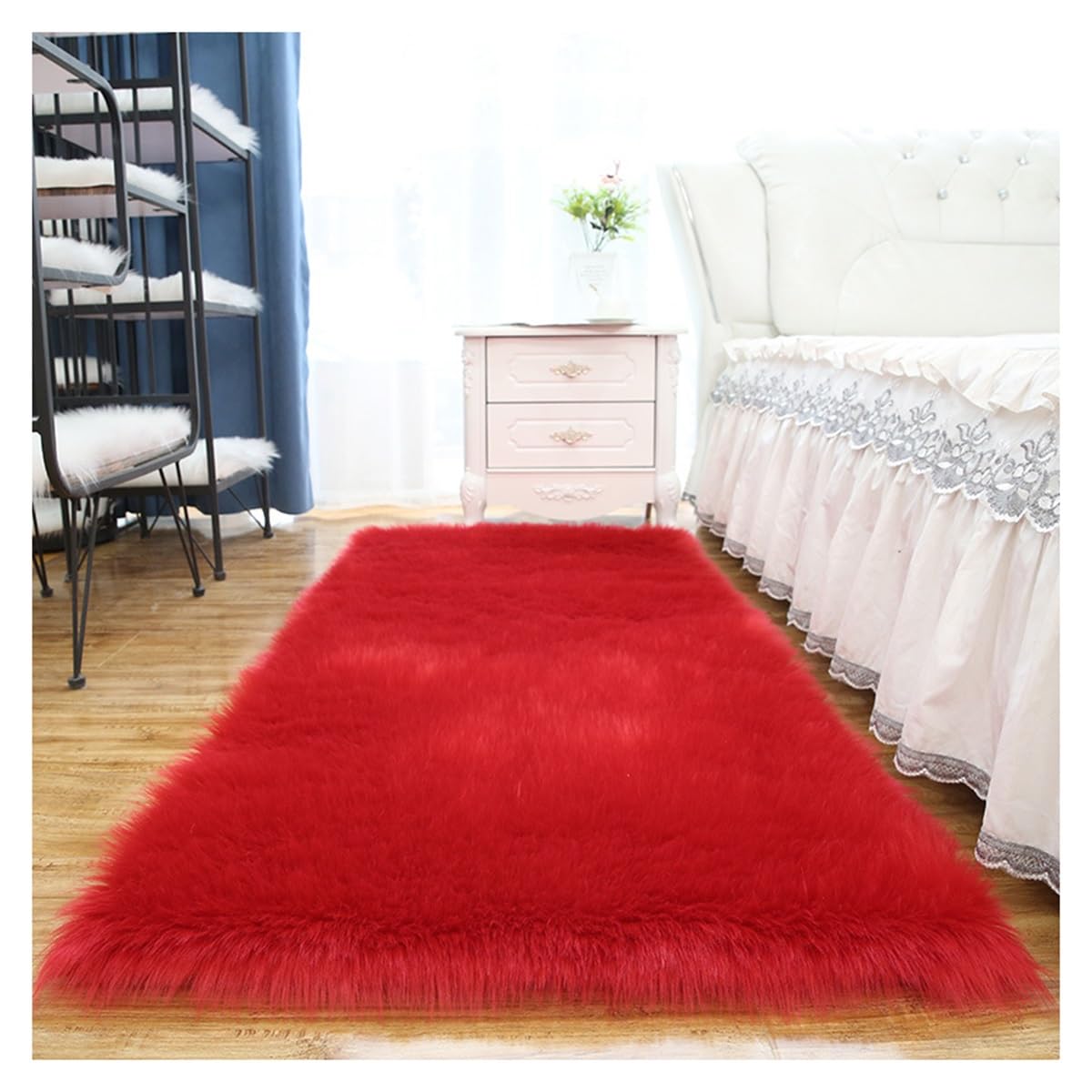 Tapis à poils longs extra doux et épais coloris rouge pour un salon contemporain raffiné