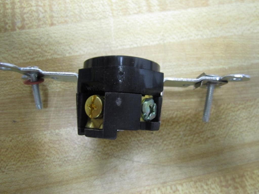 15A Locking Receptacle 2P 3W 125Vac L5-15R Bk