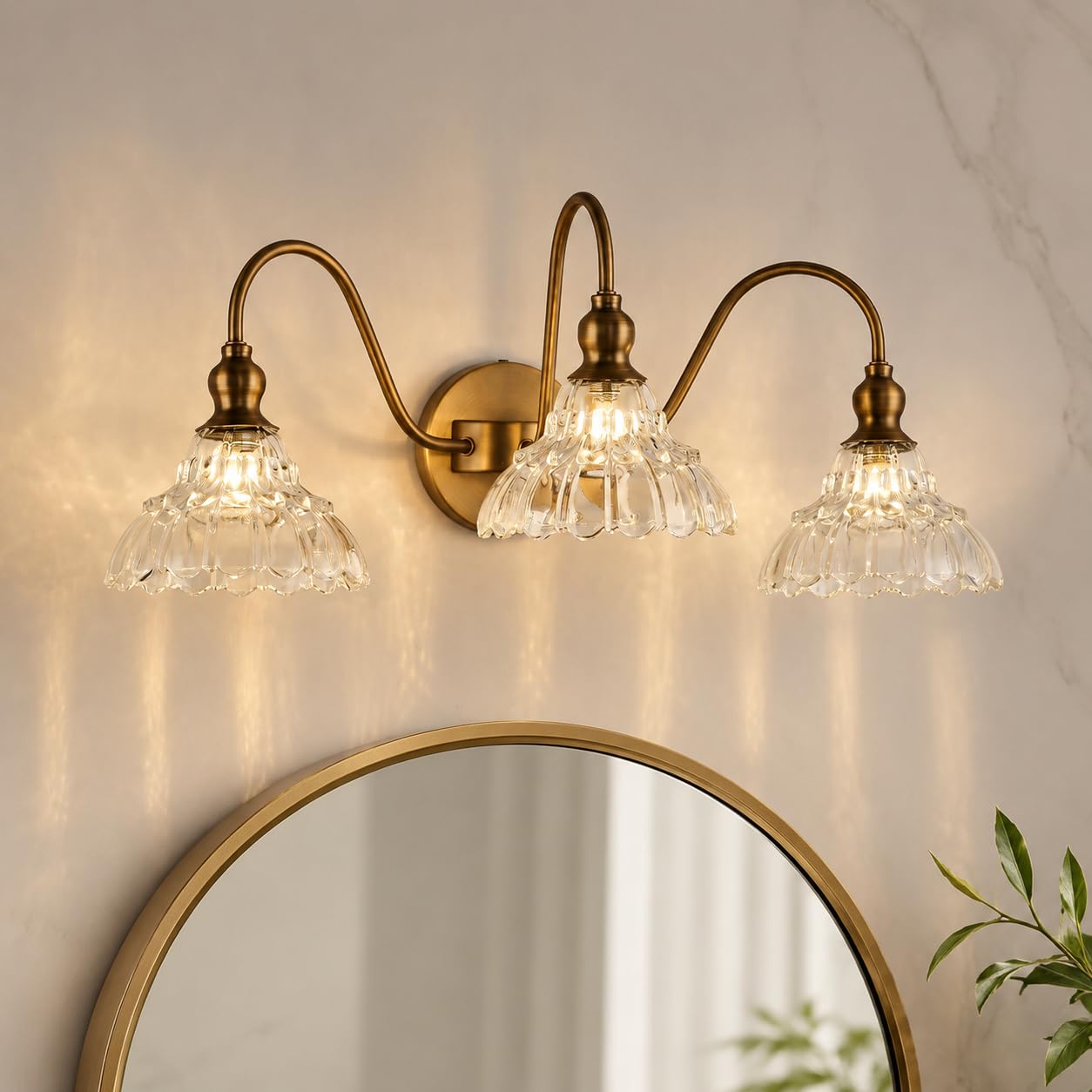 Vintage 3-Light Bathroom Vanity Lights Brass Wall Sconce with Clear Ribbed Glass Shades Farmhouse Bathroom Light Fixture Over Mirror G9 Base Wall Mount Lighting for Bathroom Hallway Bedroom