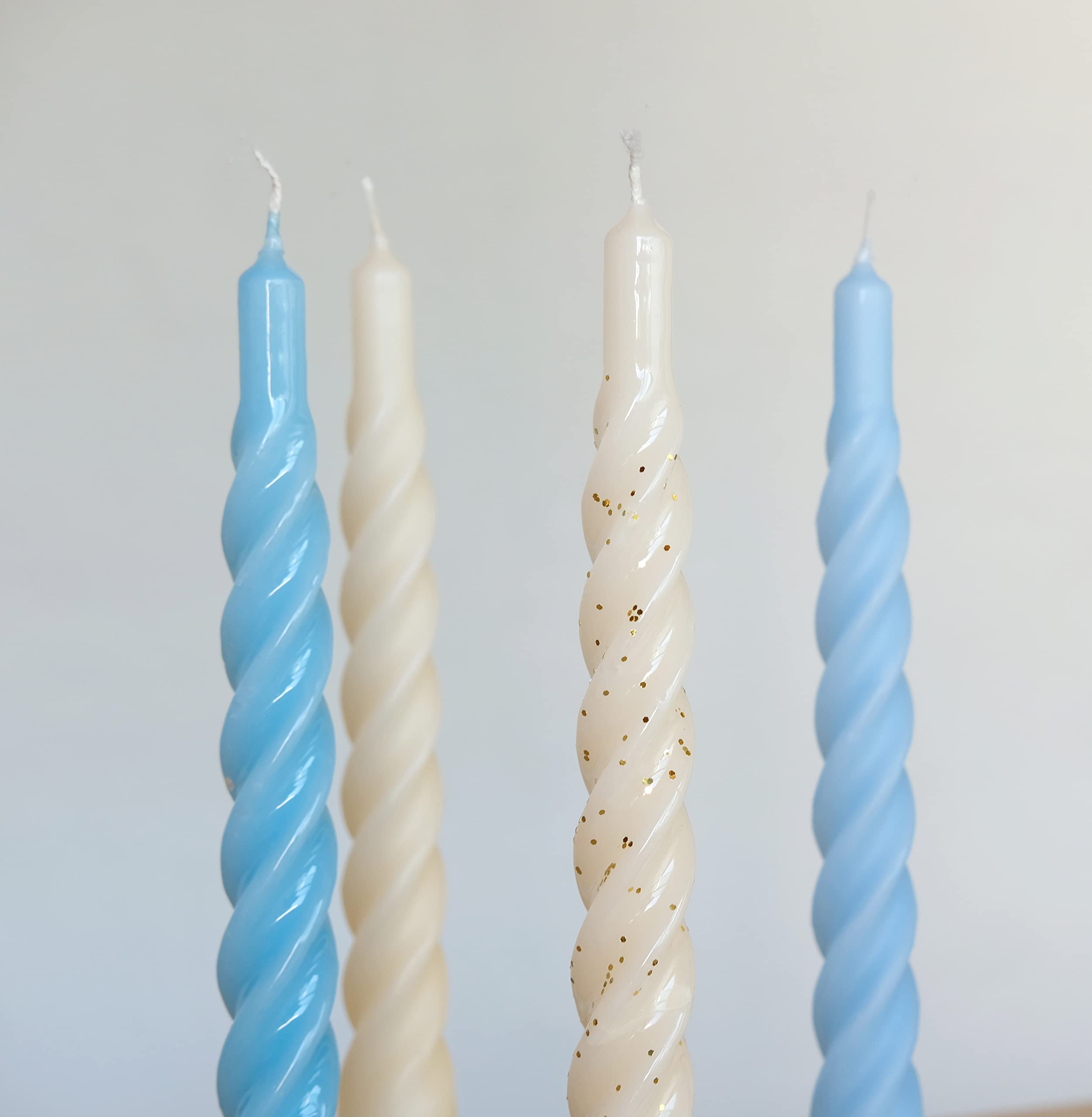 Candele With a Twist®, Made in Italy, 25 Colori Disponibili, Intrecciate Lunga Durata 5 Ore, Coniche, Laccate, Senza Profumo, Set Regalo 6 pz. 2,2 x 21 cm (Celeste)
