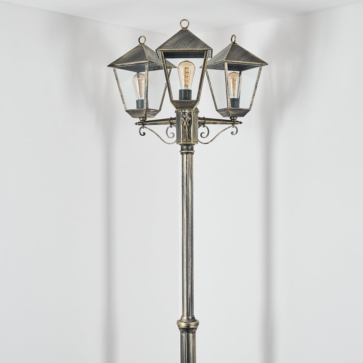 Kandelaber Anfei, Außenwegeleuchte aus Metall/Glas in Schwarz/Gold/Klar, Leuchte im Vintage/Antik/Landhaus-Design für Außenbereich/Garten/Terrasse, Höhe 240 cm, 3 x E27, ohne Leuchtmittel, IP44