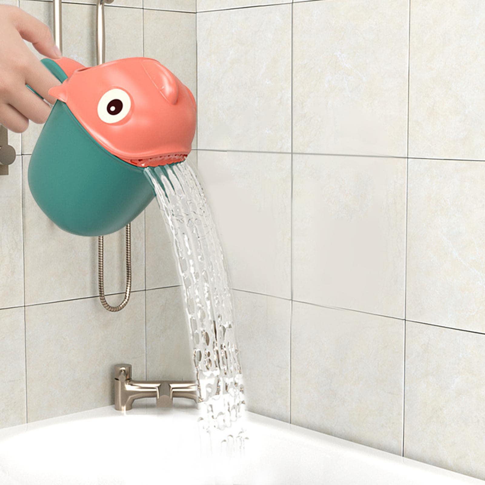 Ruitenreiniger Met Een Spons En Zeep Om Een Raam Te Wassen Stock Foto