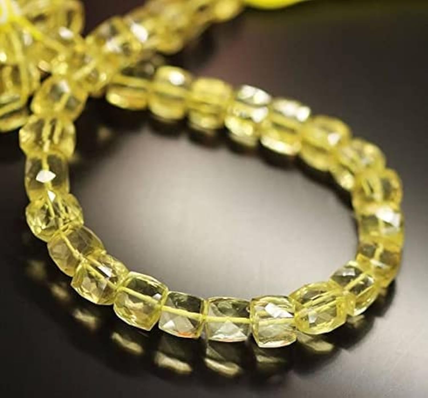 Quartz citron perles carrées facettées LKBEADS de 7-8mm pour création de bijoux