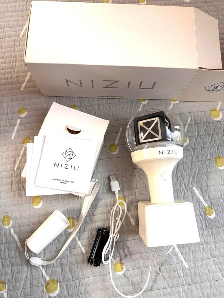 Amazon.co.jp: NiziU 公式 ペンライト ライブグッズ : おもちゃ Amazon.co.jp: NiziU 公式 ペンライト ライブグッズ : おもちゃ