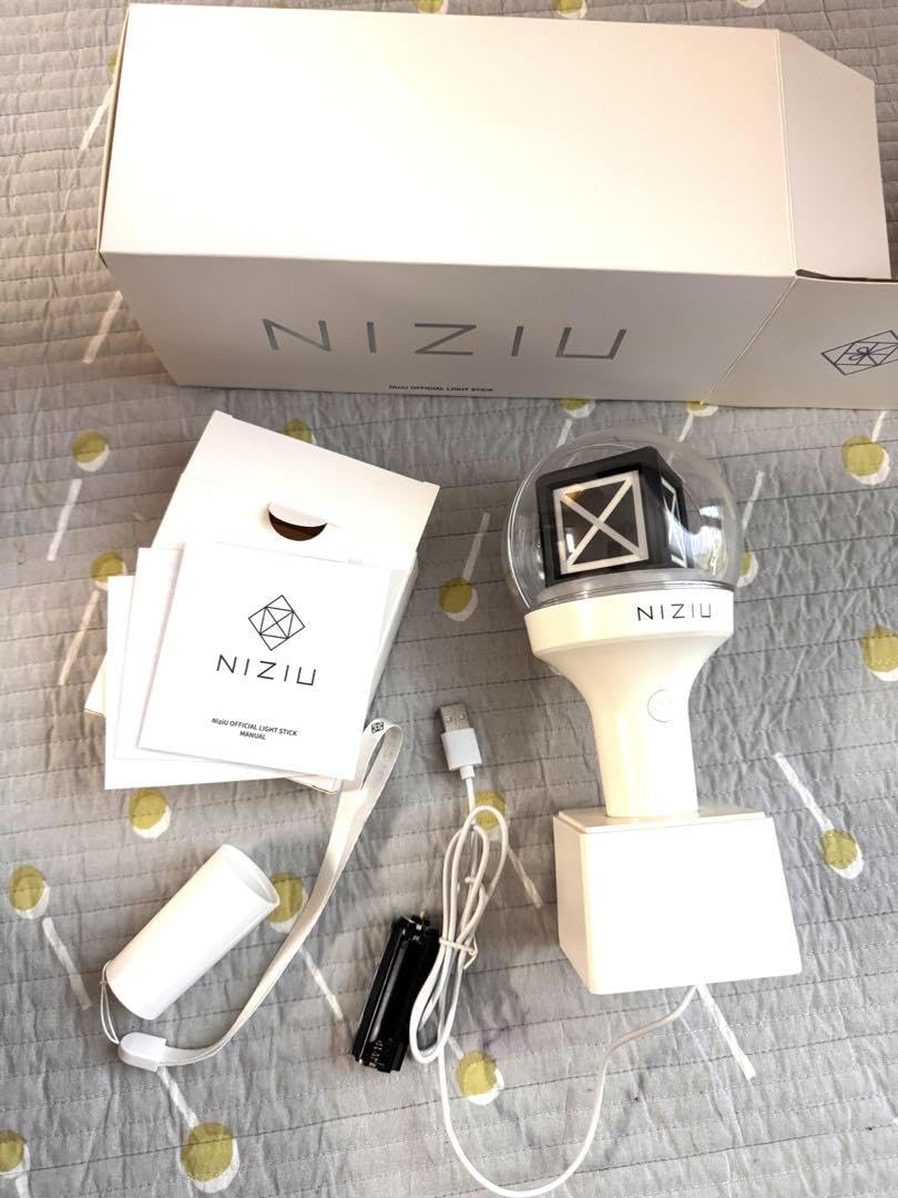 Amazon.co.jp: NiziU 公式 ペンライト ライブグッズ : おもちゃ
