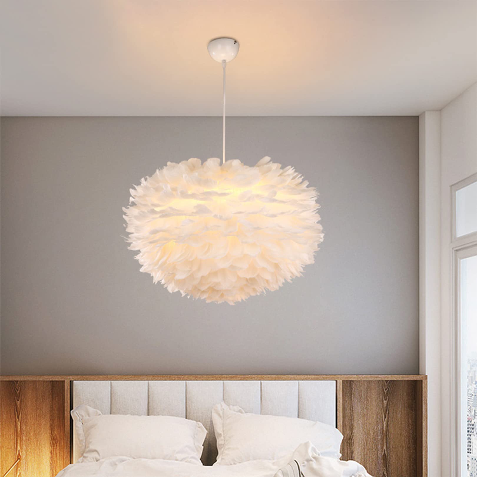 Plafonnier en plumes blanches 30cm pour une chambre de fille élégante et lumineuse
