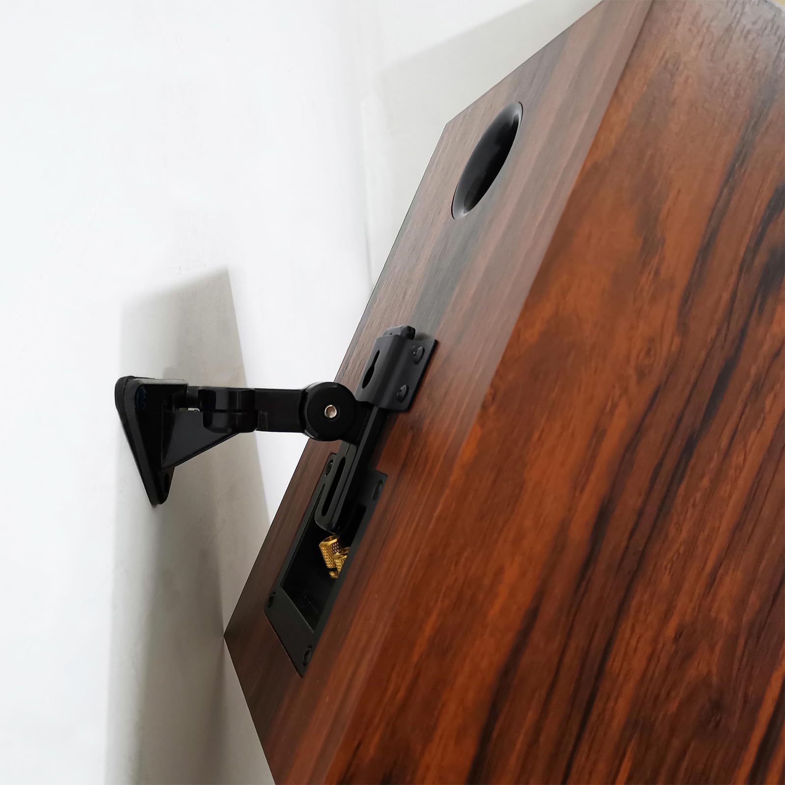 HD-15 - Soporte de pared universal para altavoces, montaje en pared para altavoces pequeños, giratorios e inclinables, soporta hasta 15 libras (2 paquetes de color negro)