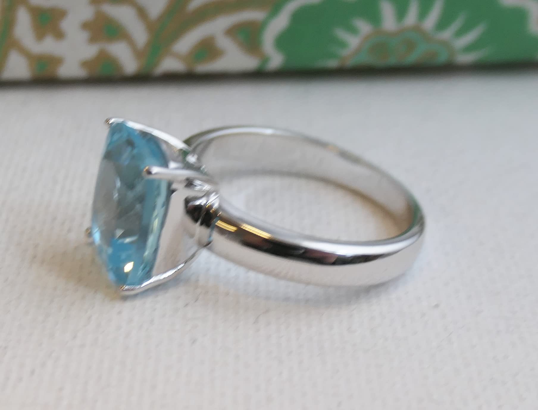 Anillo de plata esterlina con topacio azul (US Size 8 / Diameter 18.2 / EU 57)