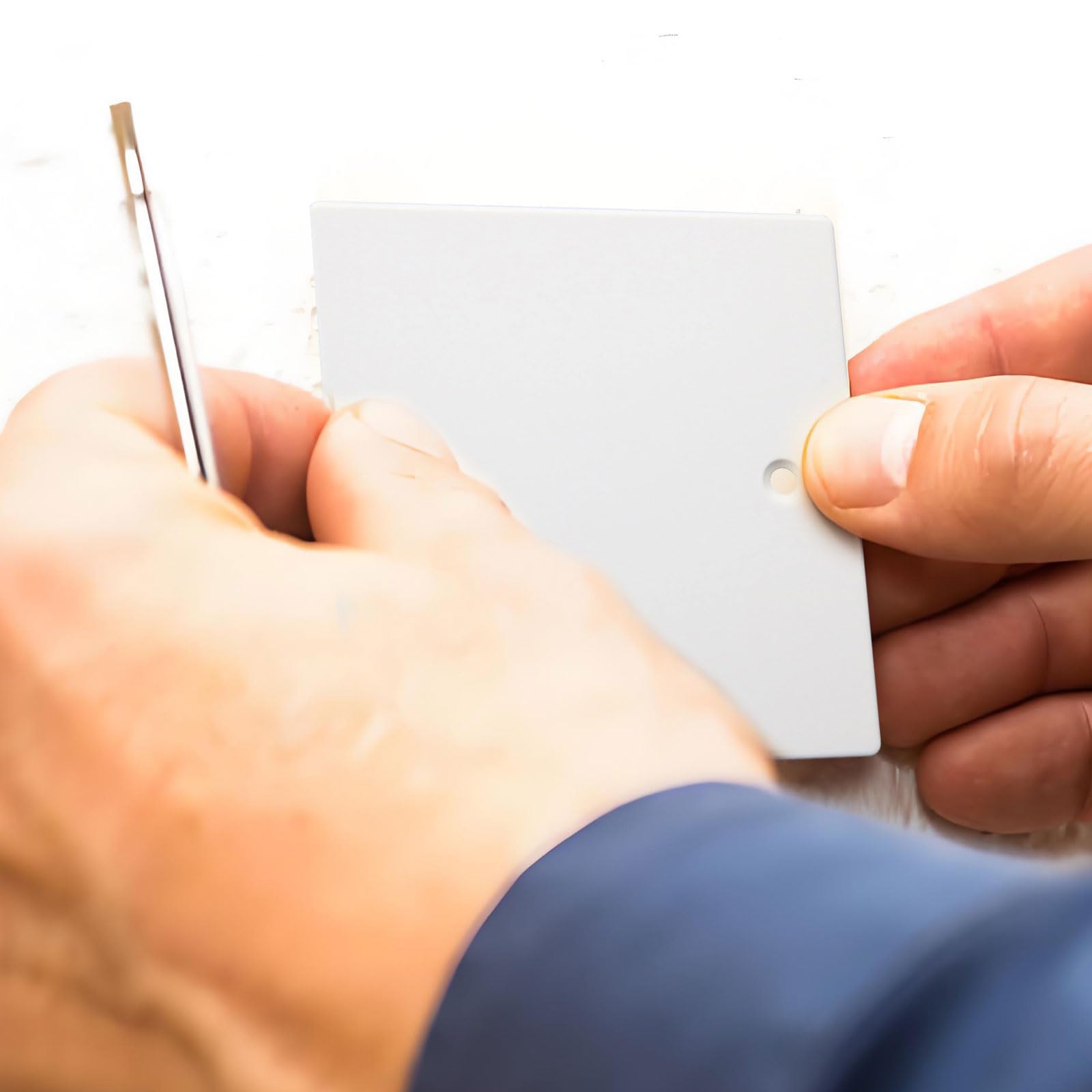 2 Pezzi Piastra di copertura singola per prese elettriche, Placca Da Parete Vuota in Plastica, Copri Foro Muro Piatto Da Parete per Coprire Prese o Interruttori, bianca, con viti, 8,6 x 8,6 cm