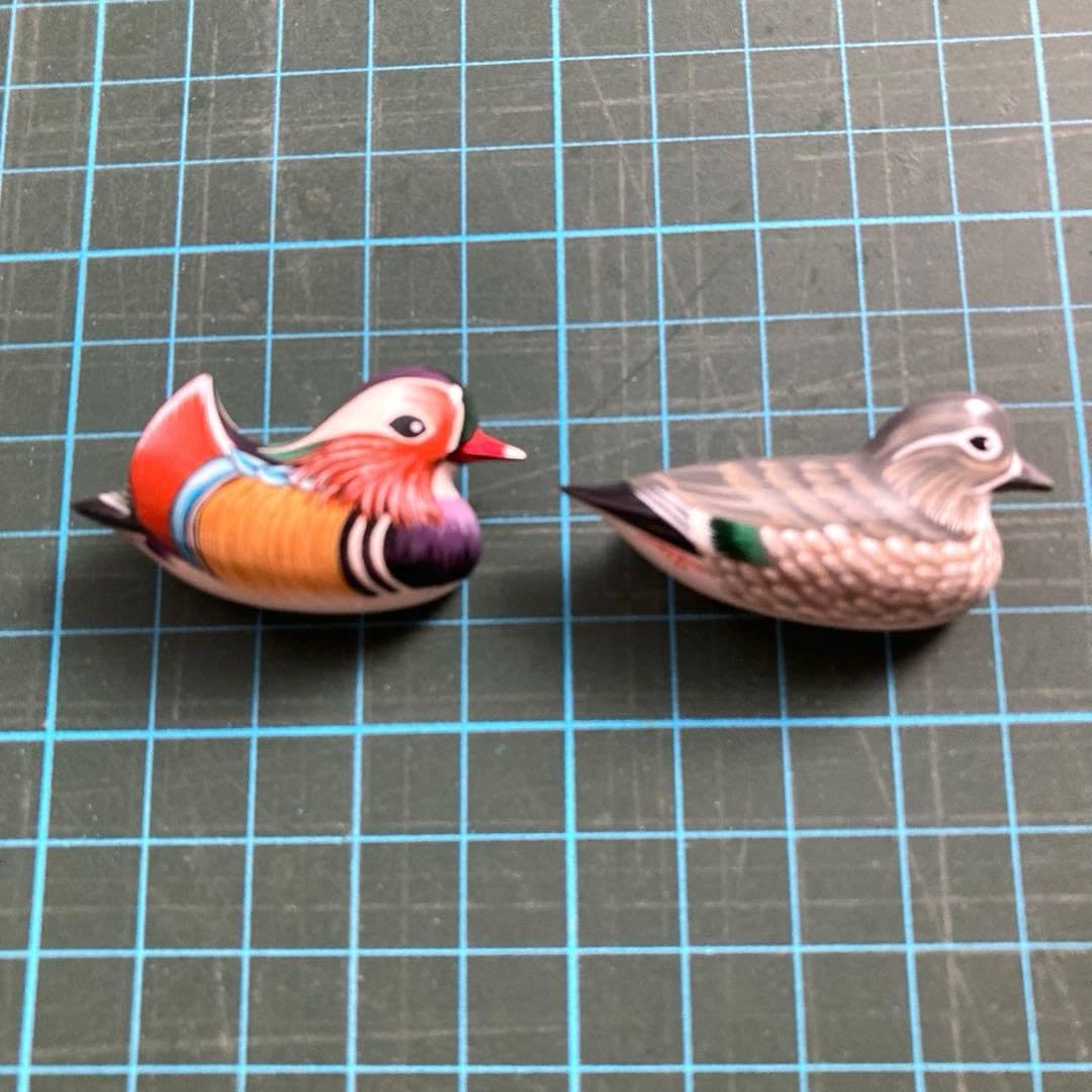 Amazon.co.jp: ラブバード テルアキ つぼみ工房 木彫りの野鳥ブローチ