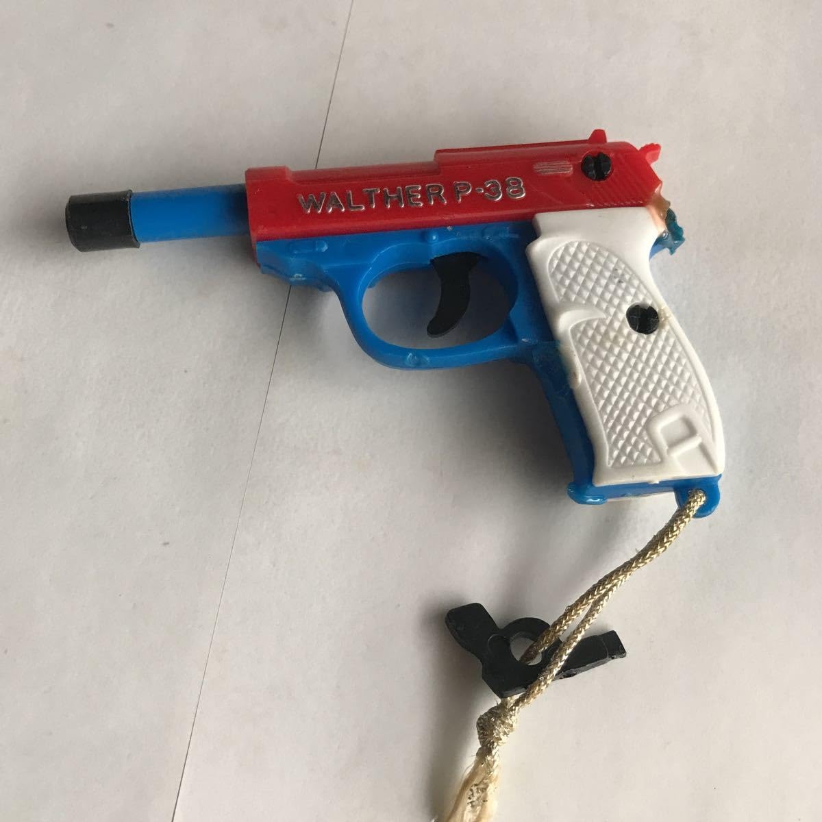 Amazon.co.jp: 約40年前コスモス ワルサー P38ピストル 銃 ガン