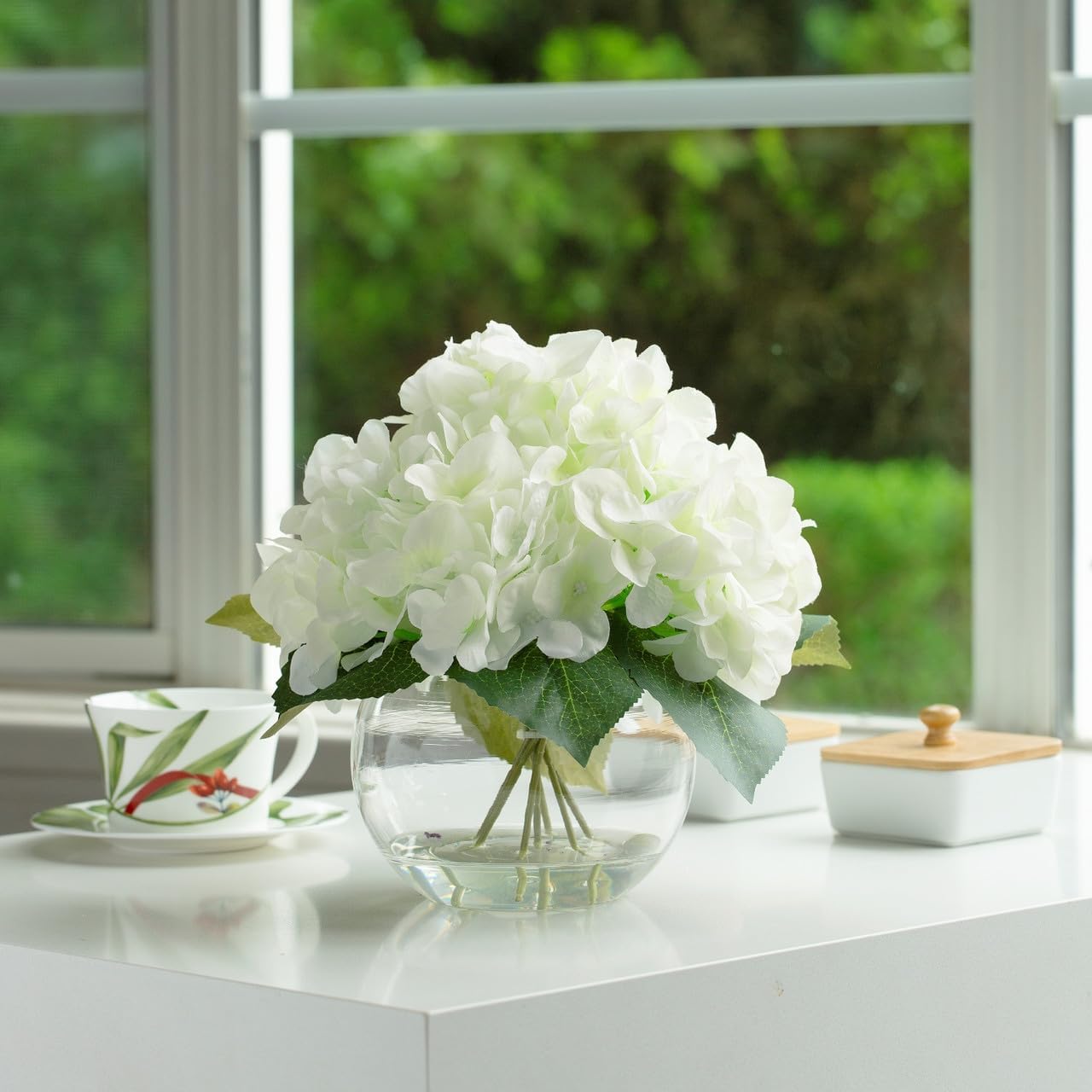 ENOVA Home Cream Hydrangea Flower Arrangement in Clear Glass Vase with Faux Water for Home Office (Cream)
