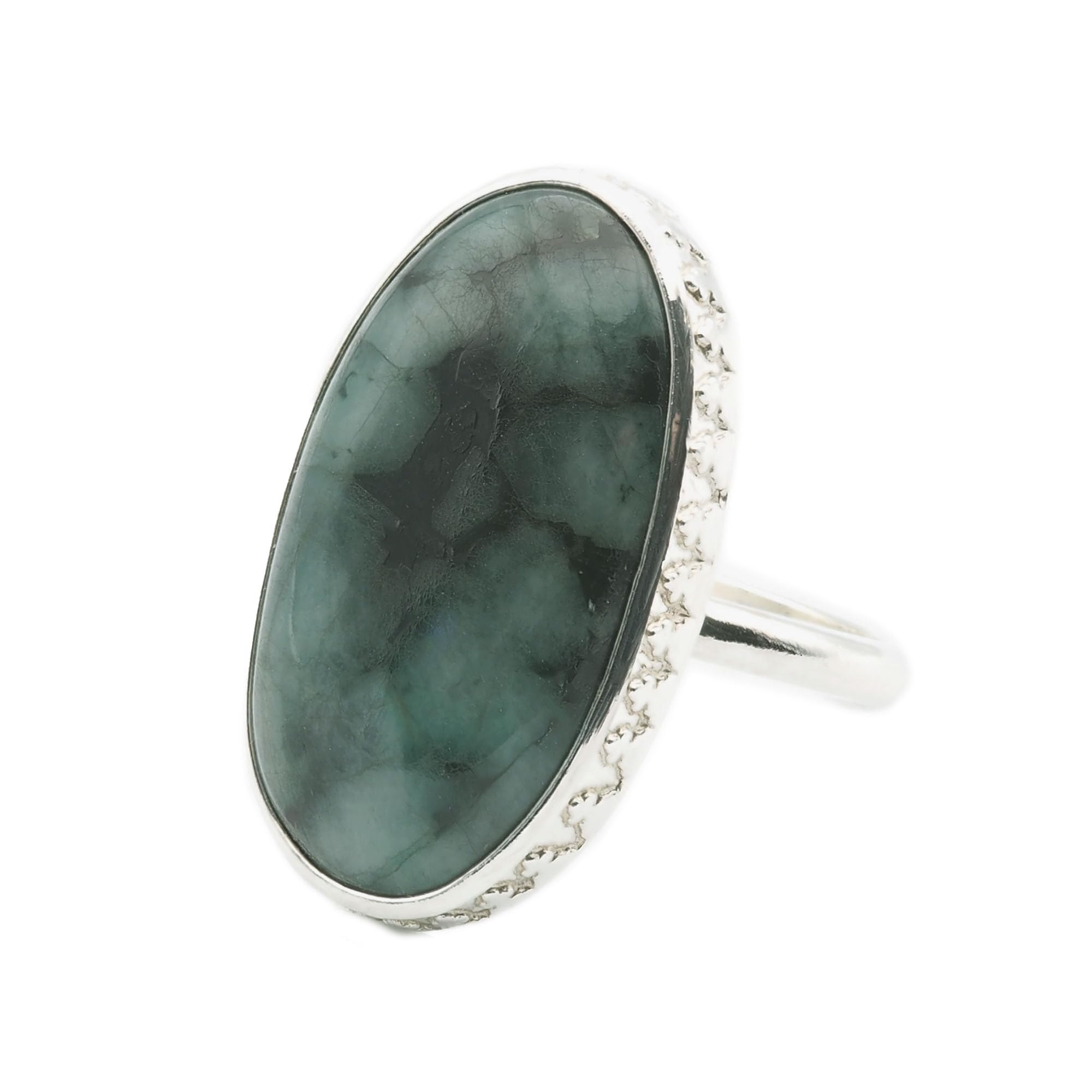 Bague émeraude et argent 925, l'accessoire chic pour vos tenues de bureau - 6