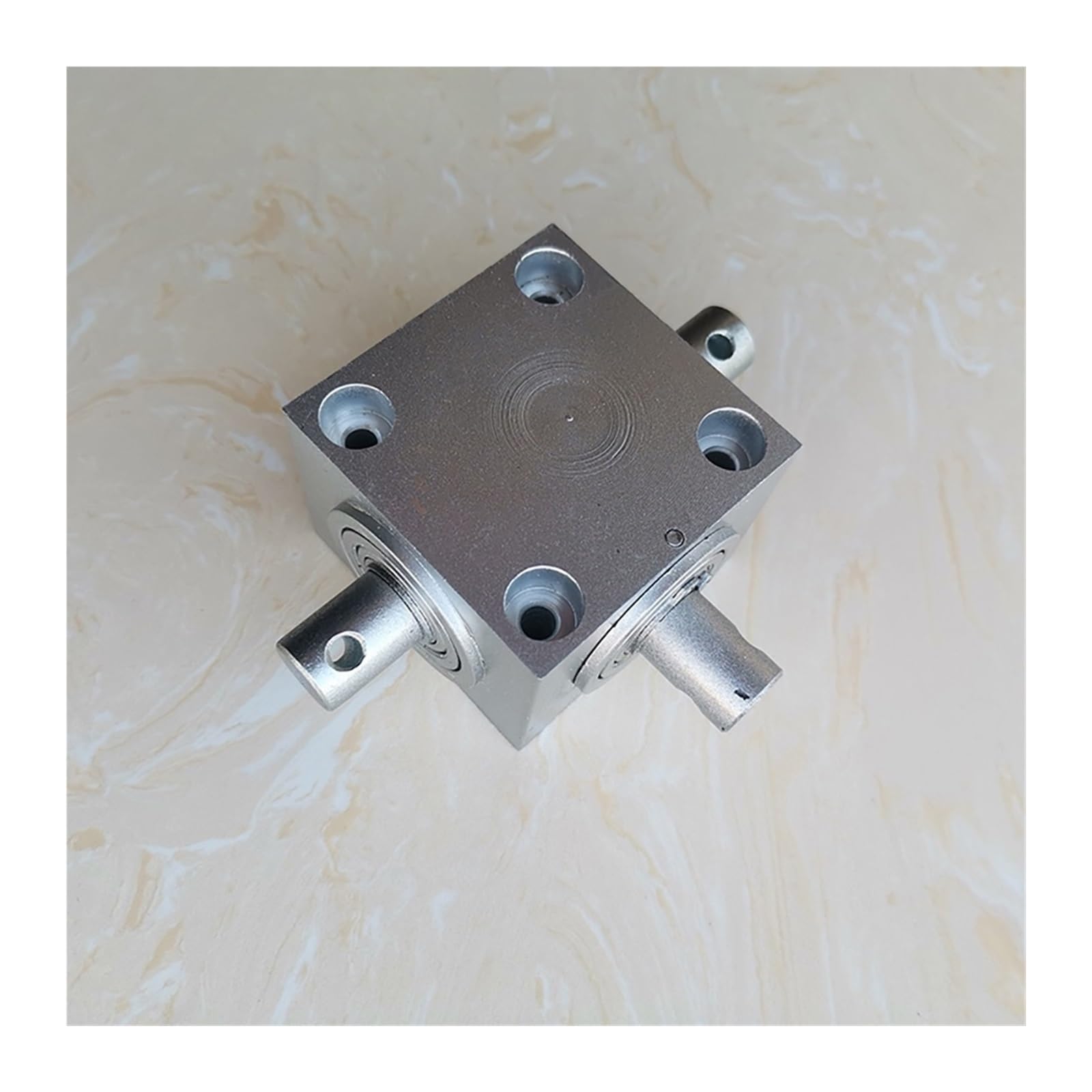Transmission Angle 1pcs 90 Degree Small Right Angle Steering Gearbox 1.5M 20T Gear Ratio 1:1 Aluminum Alloy Shell 2 Or 3 Shaft Gear Commutator Driver Shaft (Color : 3 Output Shaft)