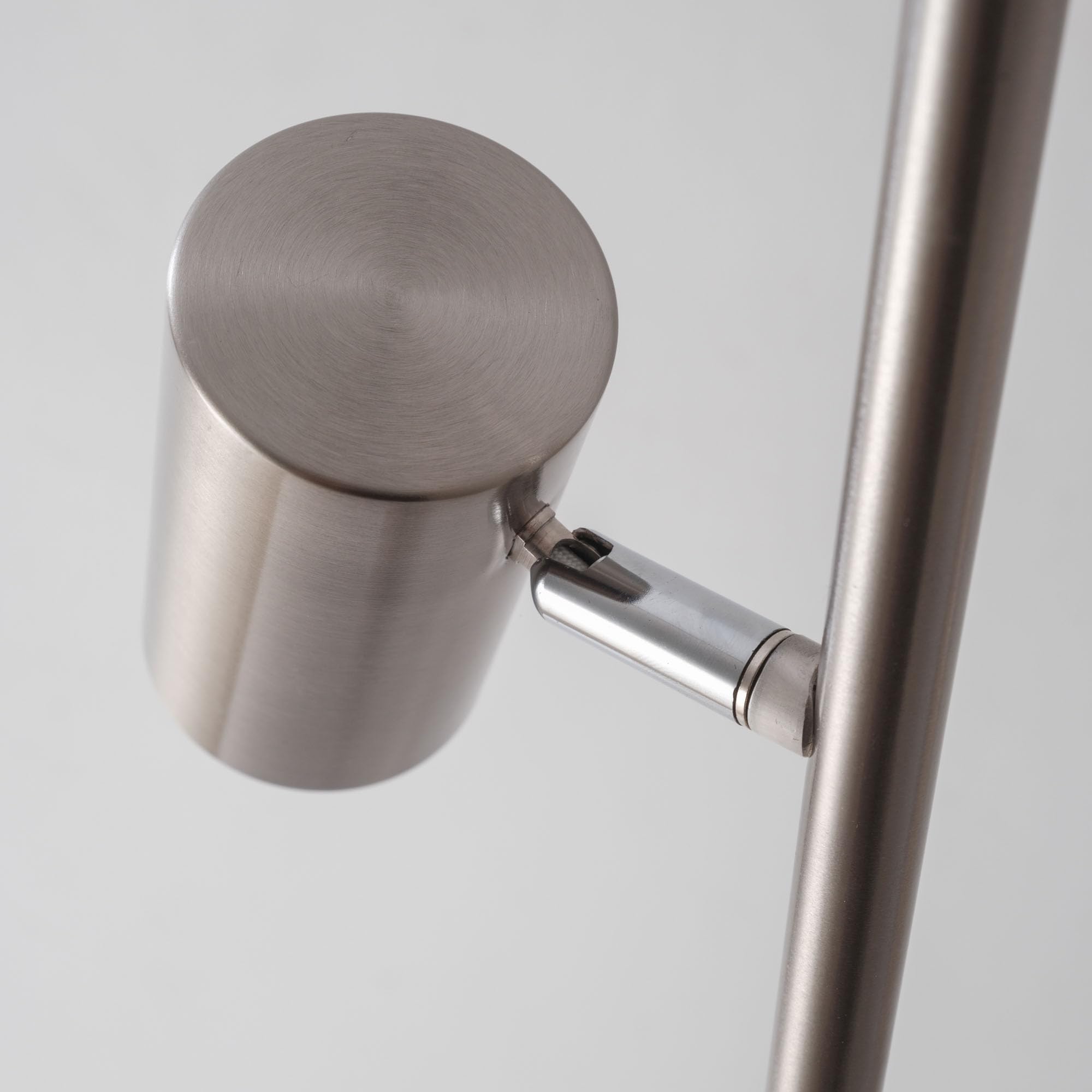 Stehleuchte Luvio 3-flammig GU10 | Satin Nickel, Modernes Industrial-Design, Verstellbare Strahler | Ideal für Wohnzimmer, Schlafzimmer und Home-Office