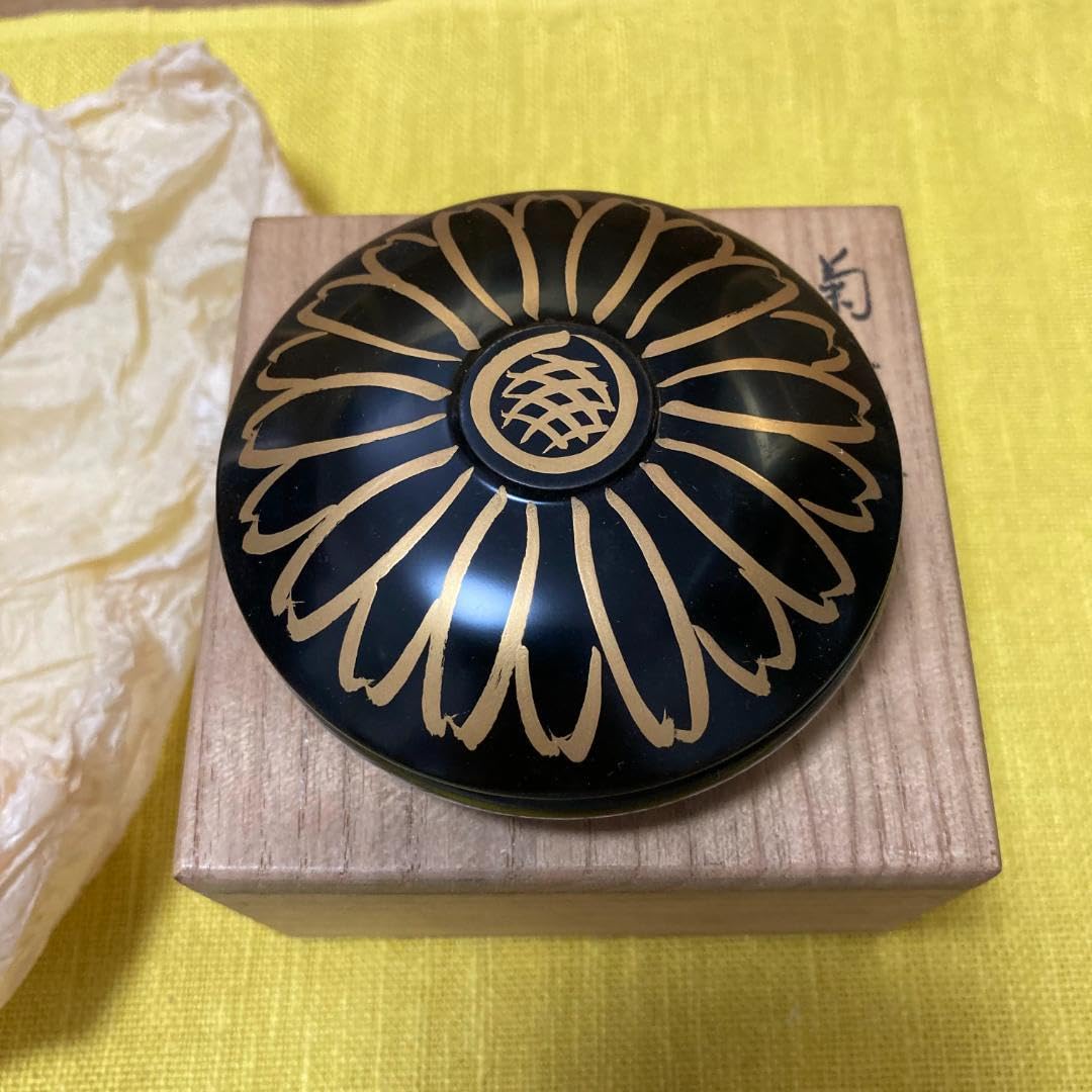 Amazon.co.jp: 時代品 平安胡春作 漆丸形香合 菊蒔絵 茶道具 香道具  
