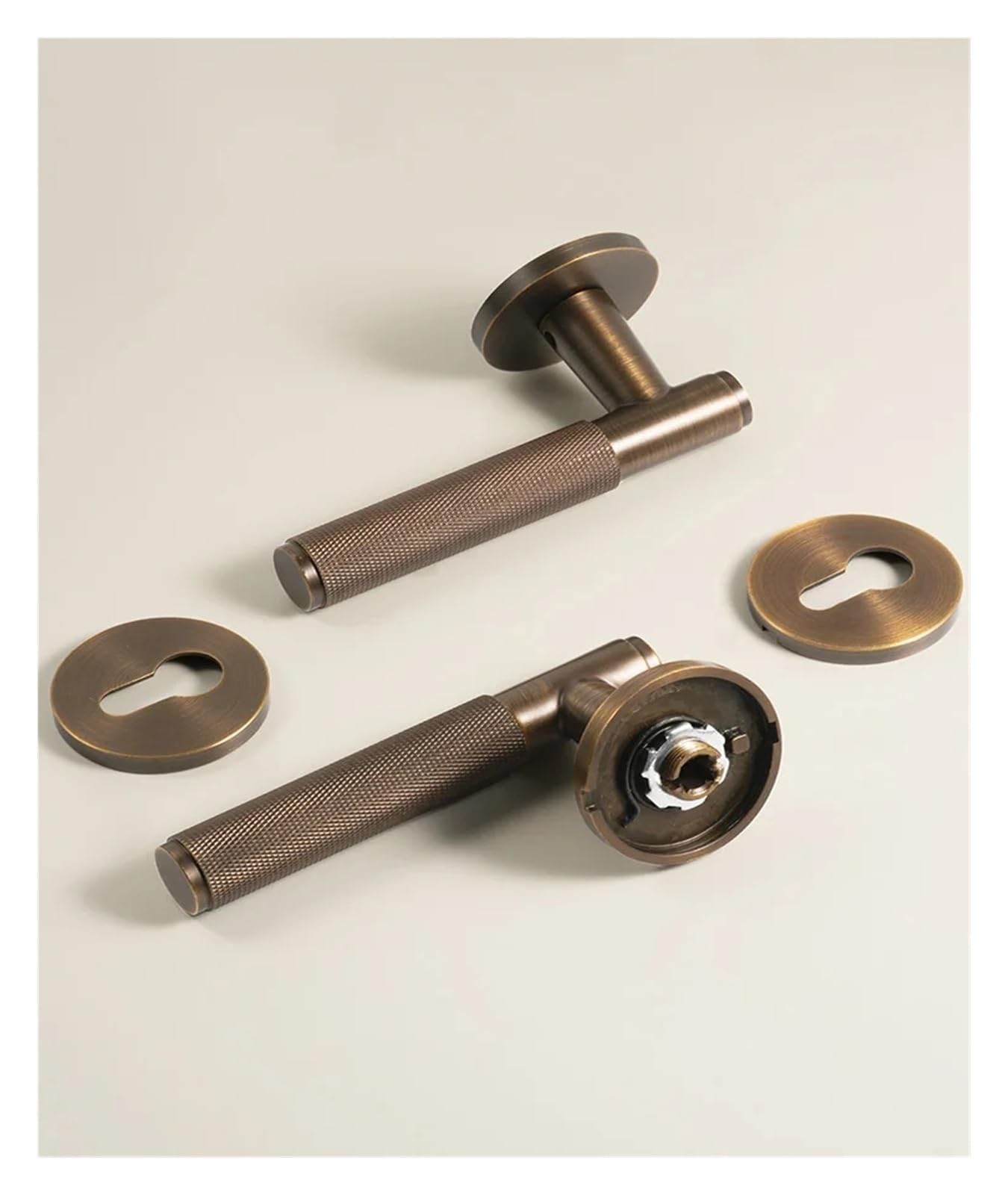Dooroom-Juego de cerradura de puerta de latón, cerradura de privacidad de paso simulado moleteado, dormitorios, salas de estar, baños(Magnetic 7255 Lock)