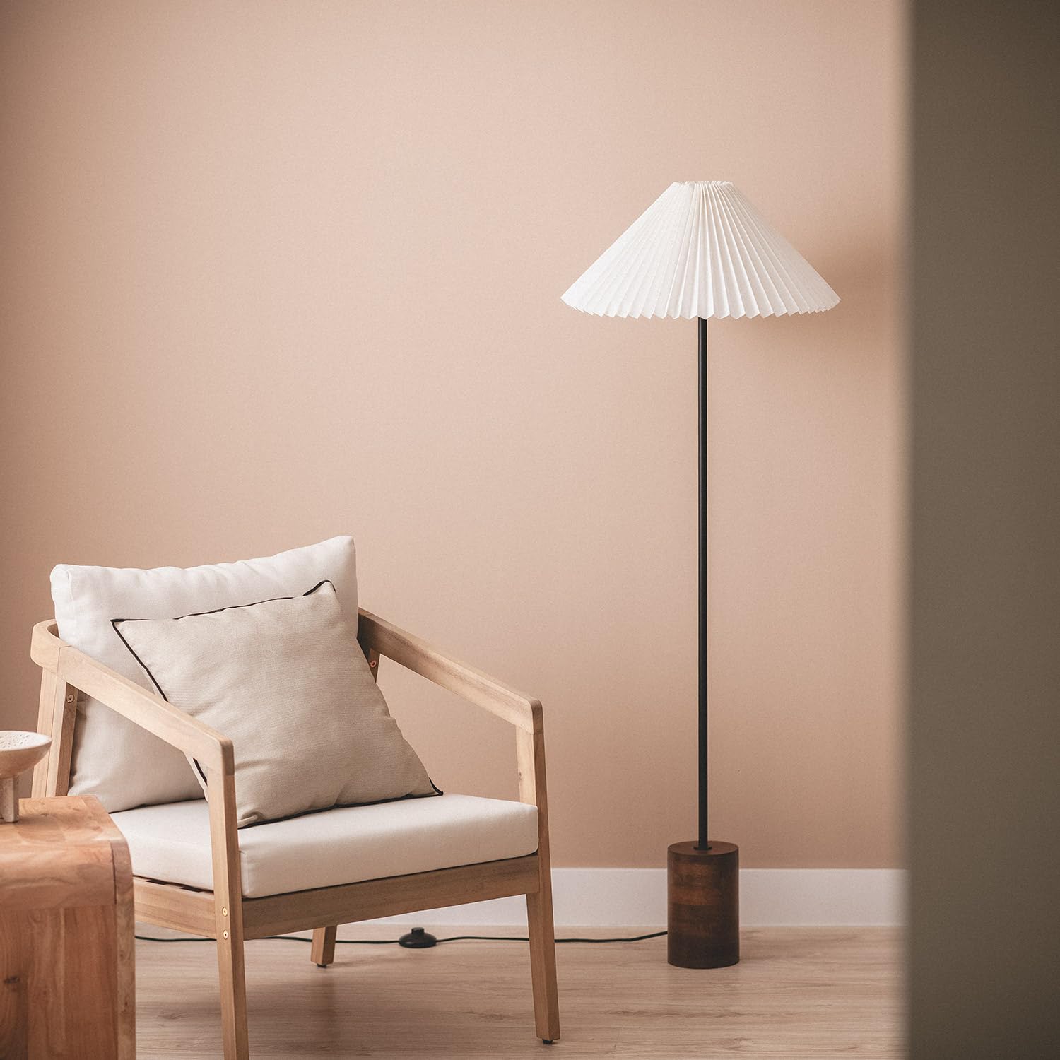 Lámpara de Pie Madera Leonessa Blanco Roto | CasquilloE27