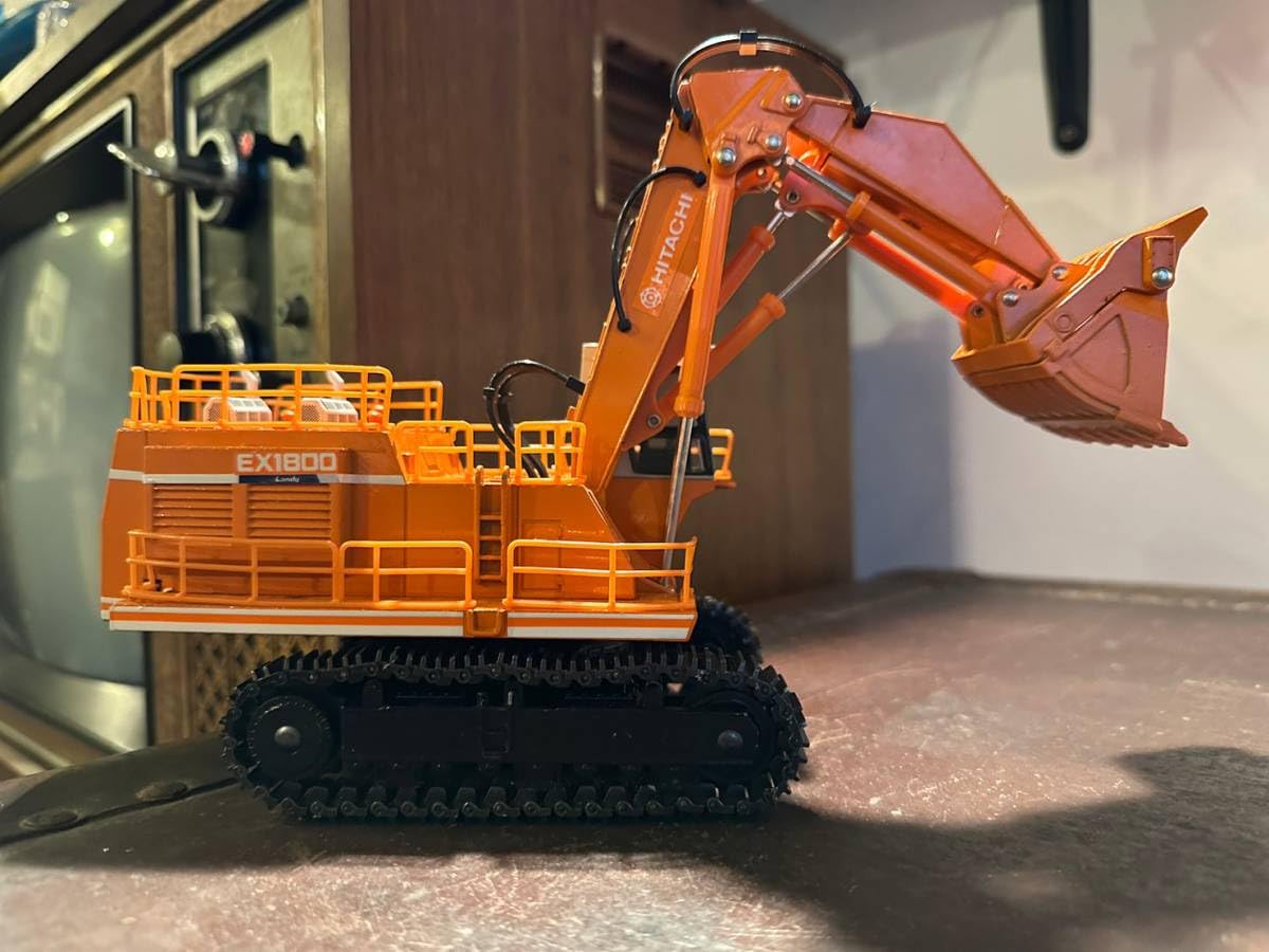 Amazon.co.jp: 日立 Giant Excavator EX1800 1/60スケールモデル