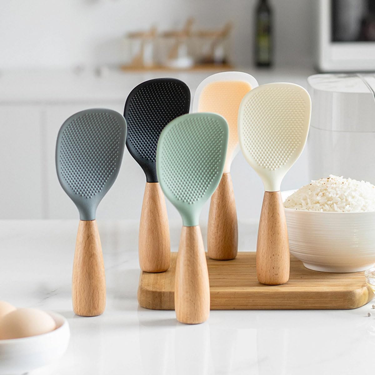 BRIIEC 1pc Green Silicone Rice Serving Spoons with Wooden Handle, Heat Resistant Rice Spoon, Nonstick Standing Rice Ladle Scooper Spatula for Home,Kitchen, Restaurant