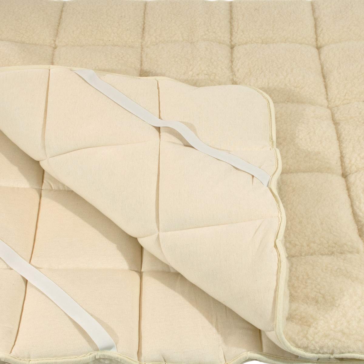 Dickes Merino Schafschurwolle Unterbett in 140x200 cm mit 2200 g Füllung Plus bauschiger Lammflor Oberseite mit 400 g/m² und Baumwoll - Unterseite mit 4 Eckgummis – Made in Germany