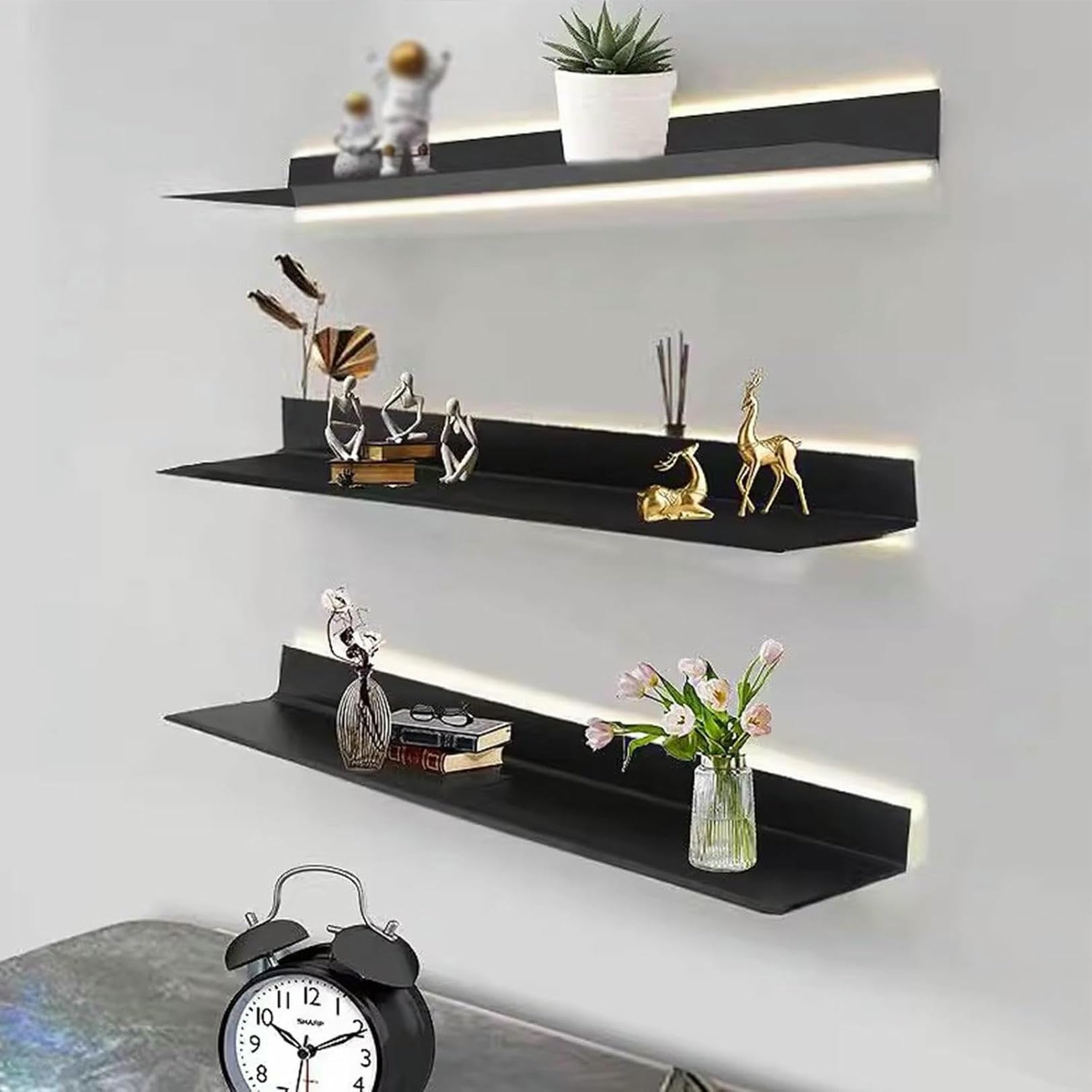 Étagères flottantes à LED pour illuminer votre salon